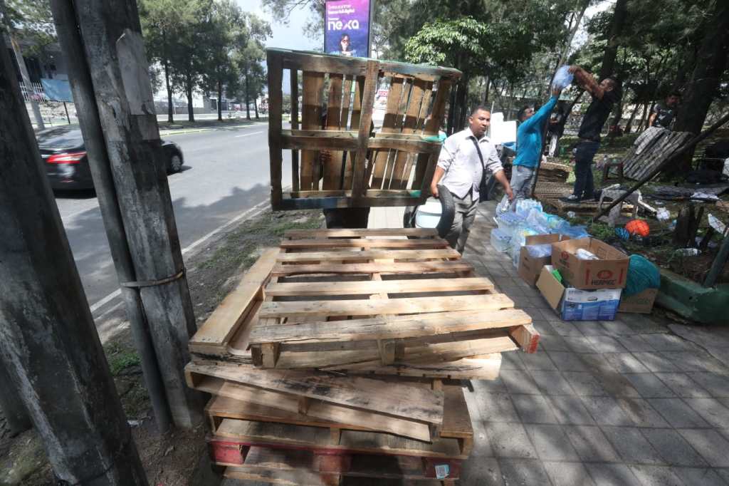 Video: Manifestantes de la Calzada Aguilar Batres aseguran que ya no bloquearan la ruta y retiran sus pertenencias 