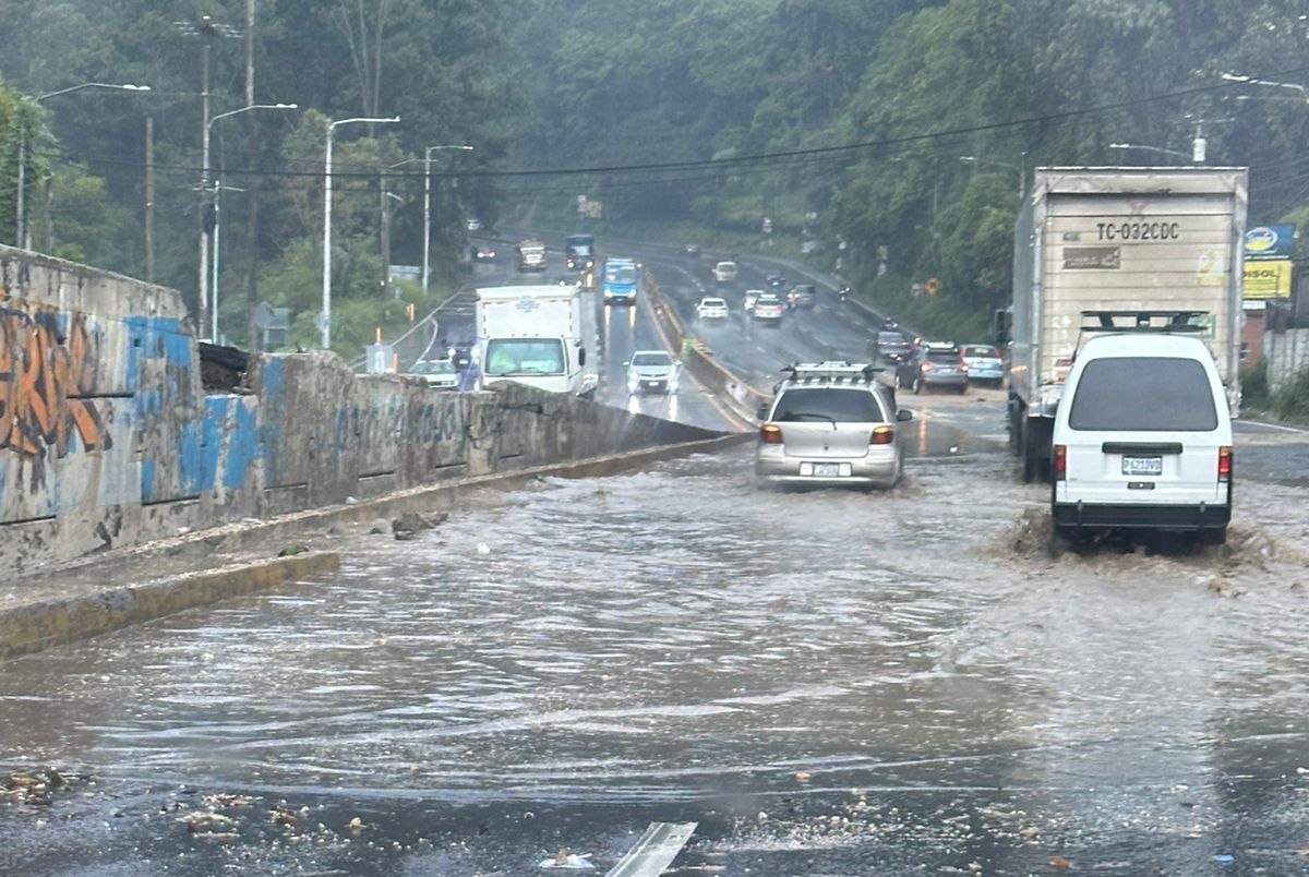 El clima lluvioso continúa en Guatemala, especialmente en varias zonas y sectores de la capital. (Foto Prensa Libre: Cortesía Héctor Prado)