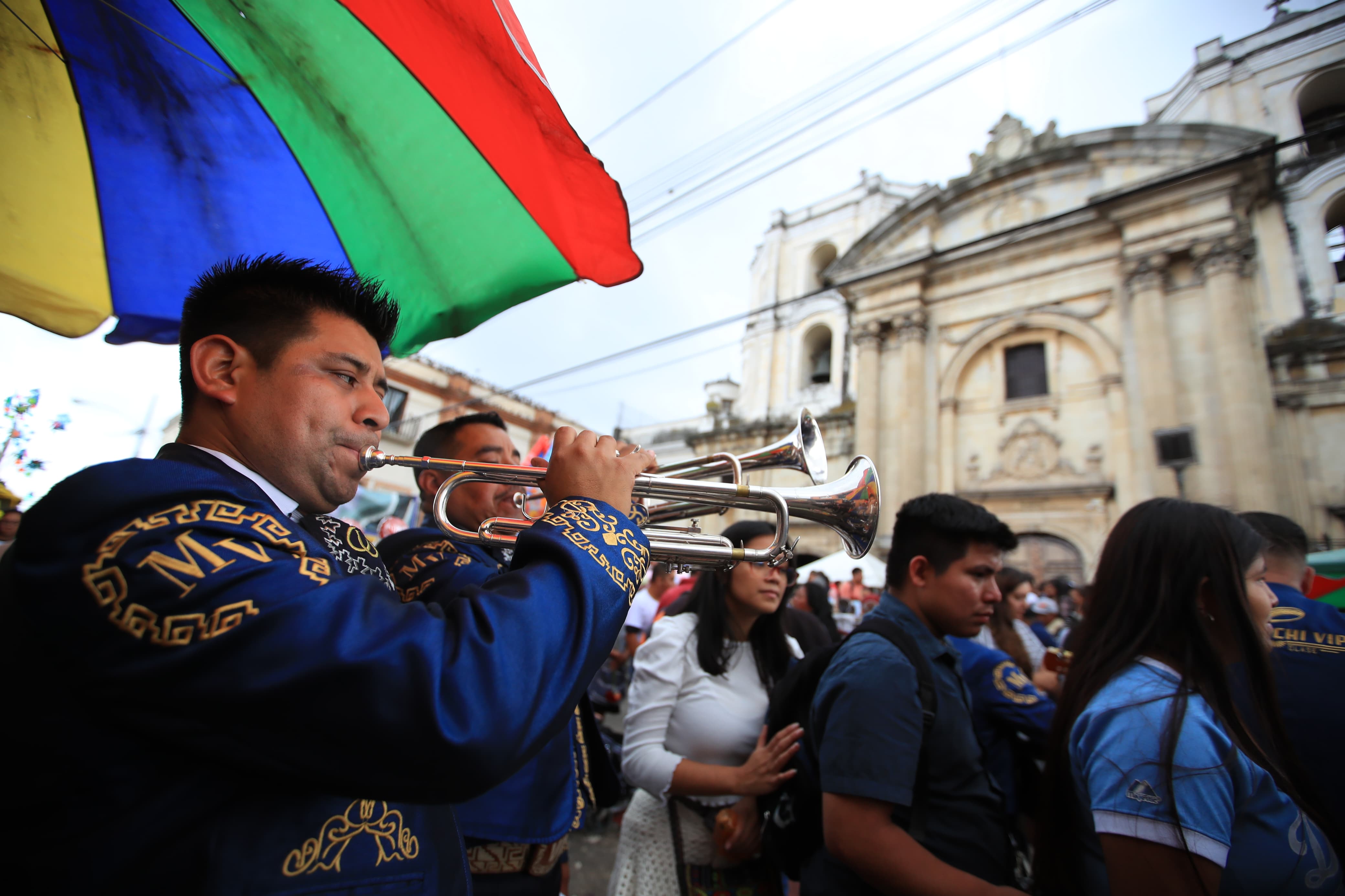 En imágenes: San Judas Tadeo cientos de personas llegan a visitar al santo de las causas perdidas'