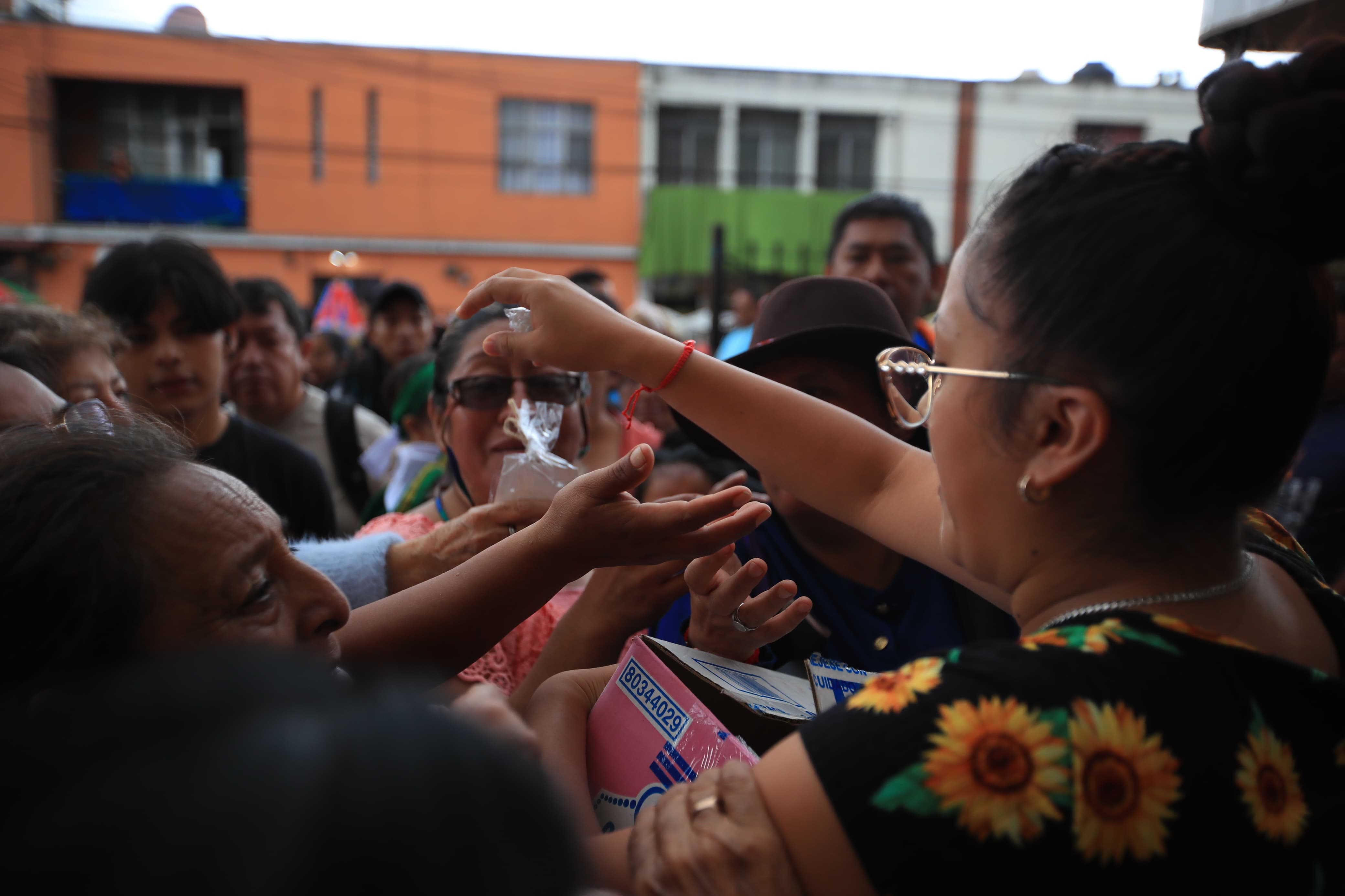 En imágenes: San Judas Tadeo cientos de personas llegan a visitar al santo de las causas perdidas'