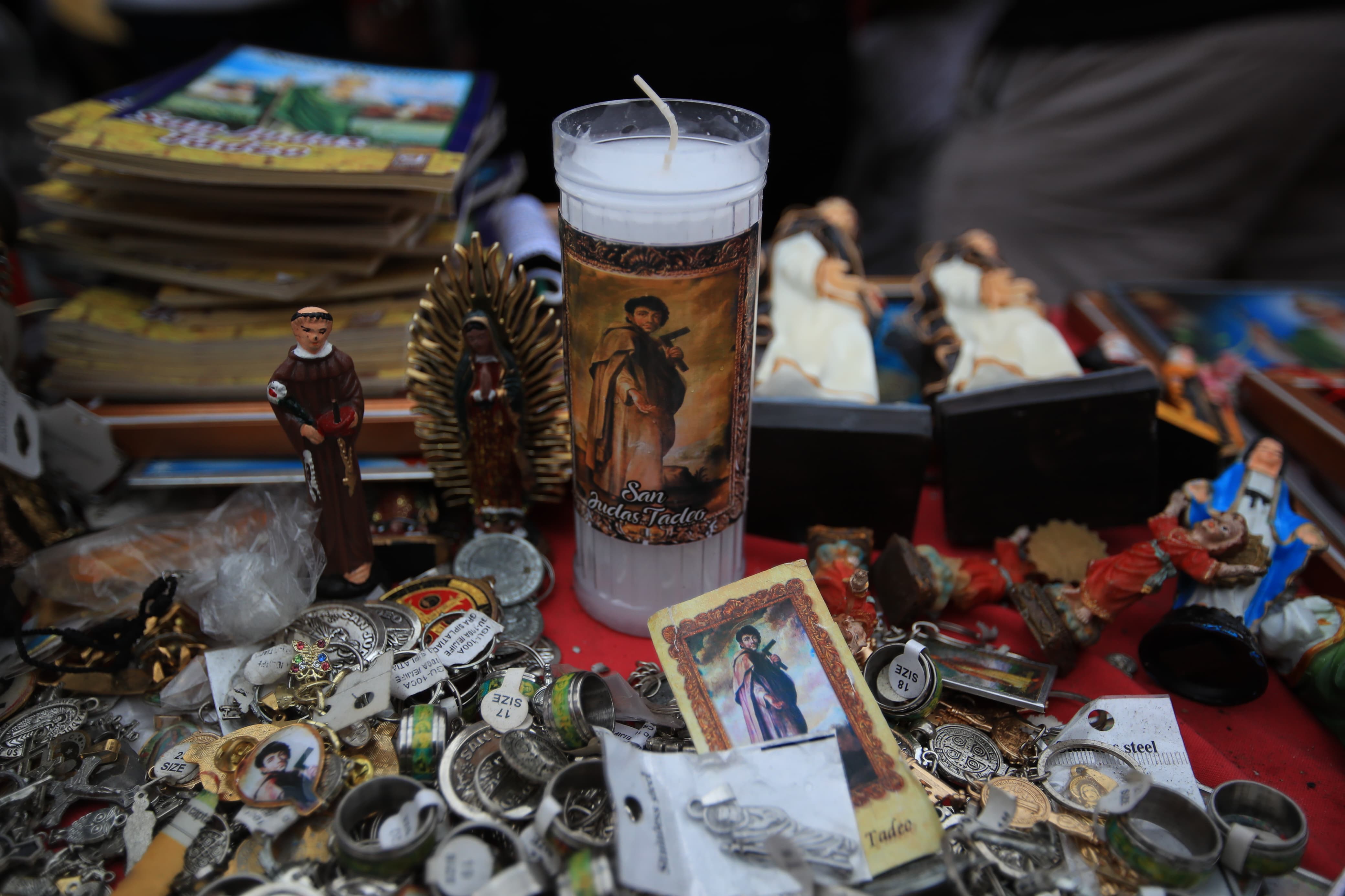 En imágenes: San Judas Tadeo cientos de personas llegan a visitar al santo de las causas perdidas'