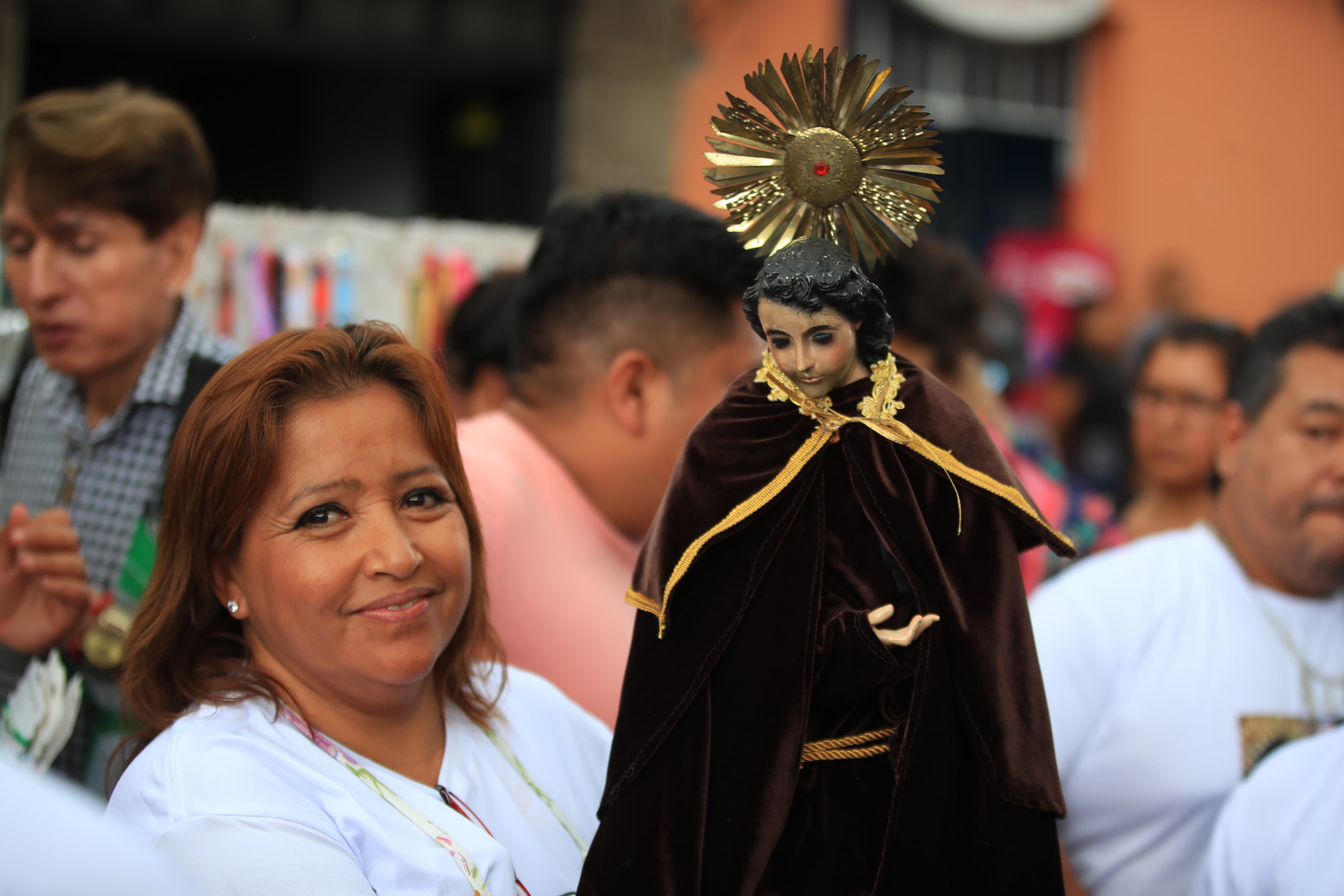 En imágenes: San Judas Tadeo cientos de personas llegan a visitar al santo de las causas perdidas'