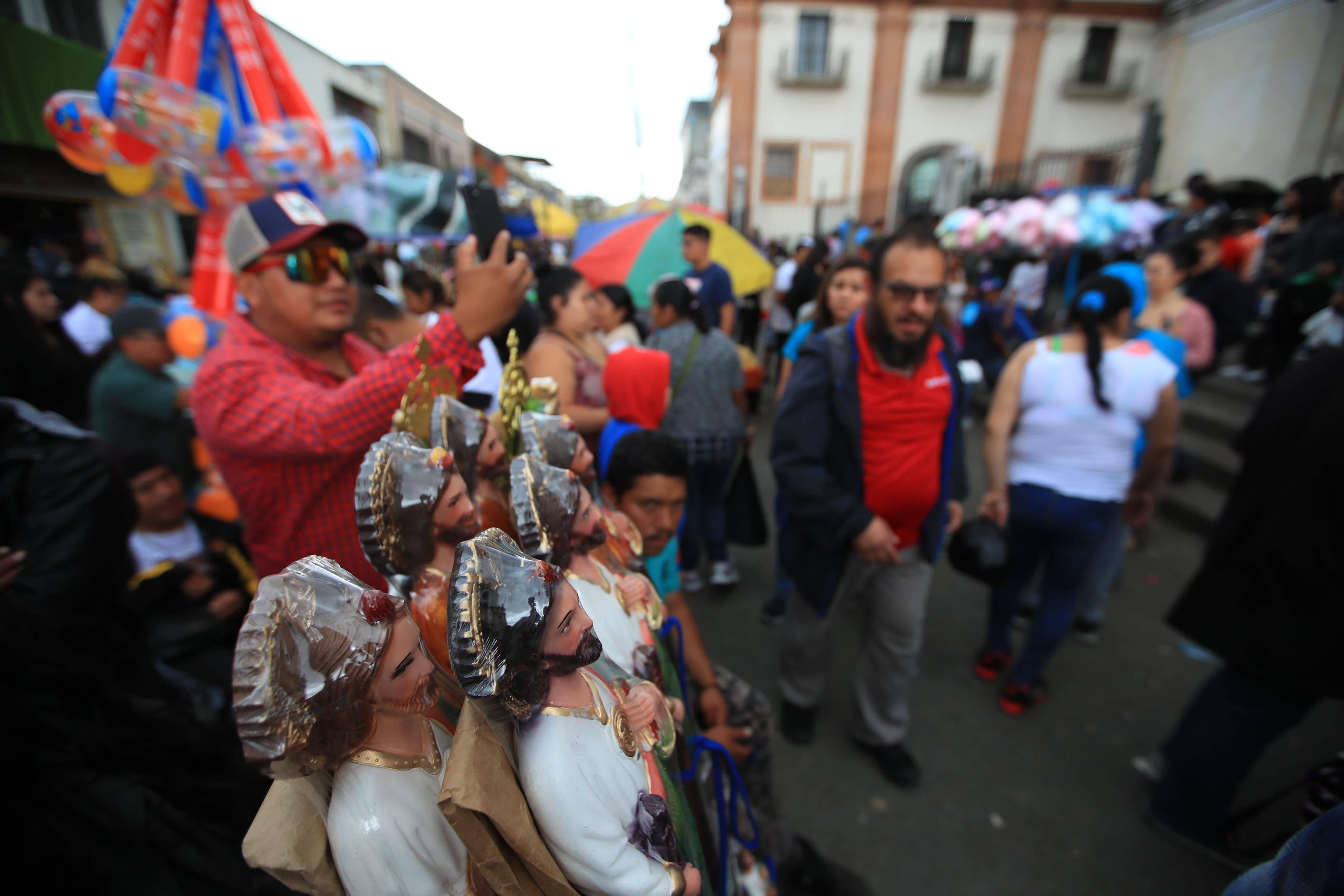 En imágenes: San Judas Tadeo cientos de personas llegan a visitar al santo de las causas perdidas'