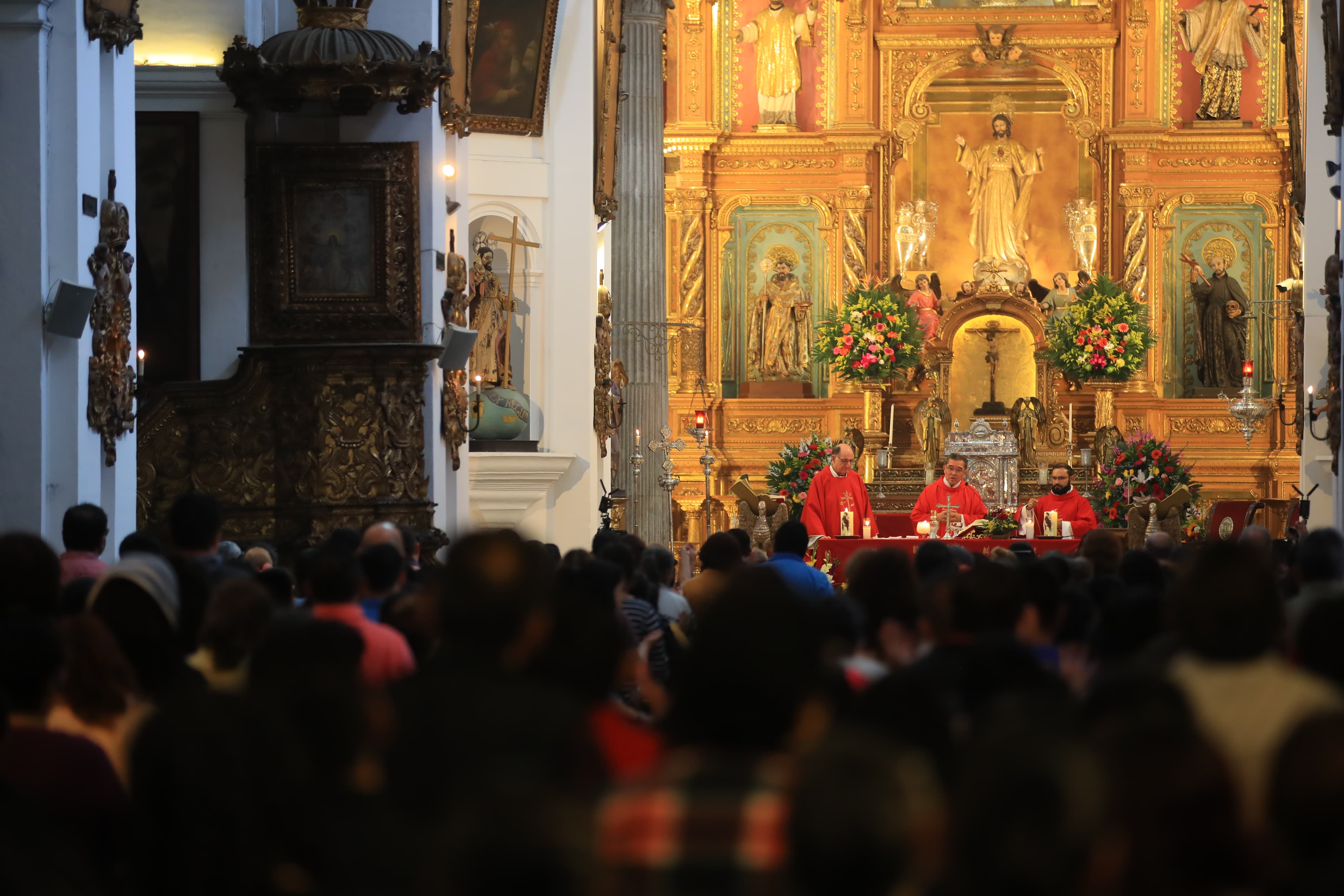 En imágenes: San Judas Tadeo cientos de personas llegan a visitar al santo de las causas perdidas'