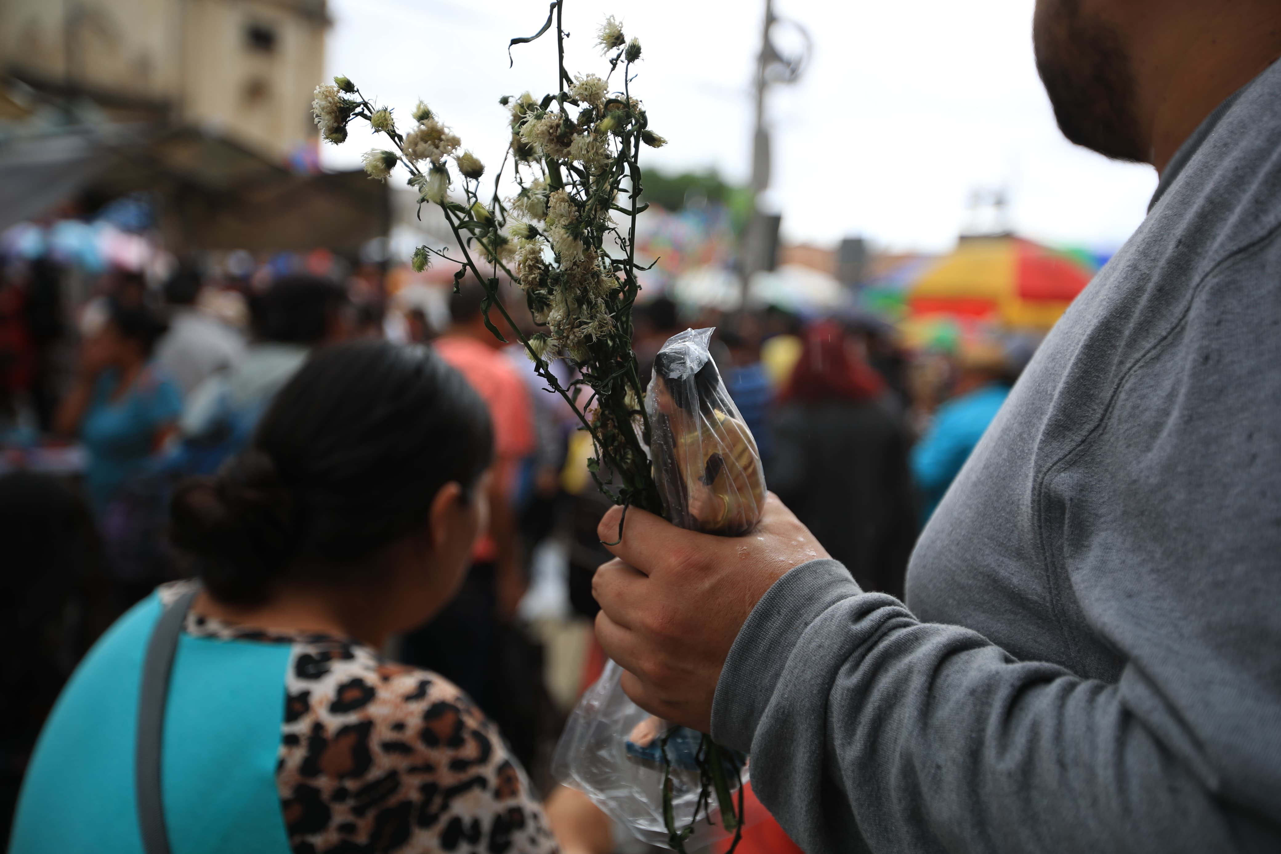 En imágenes: San Judas Tadeo cientos de personas llegan a visitar al santo de las causas perdidas'