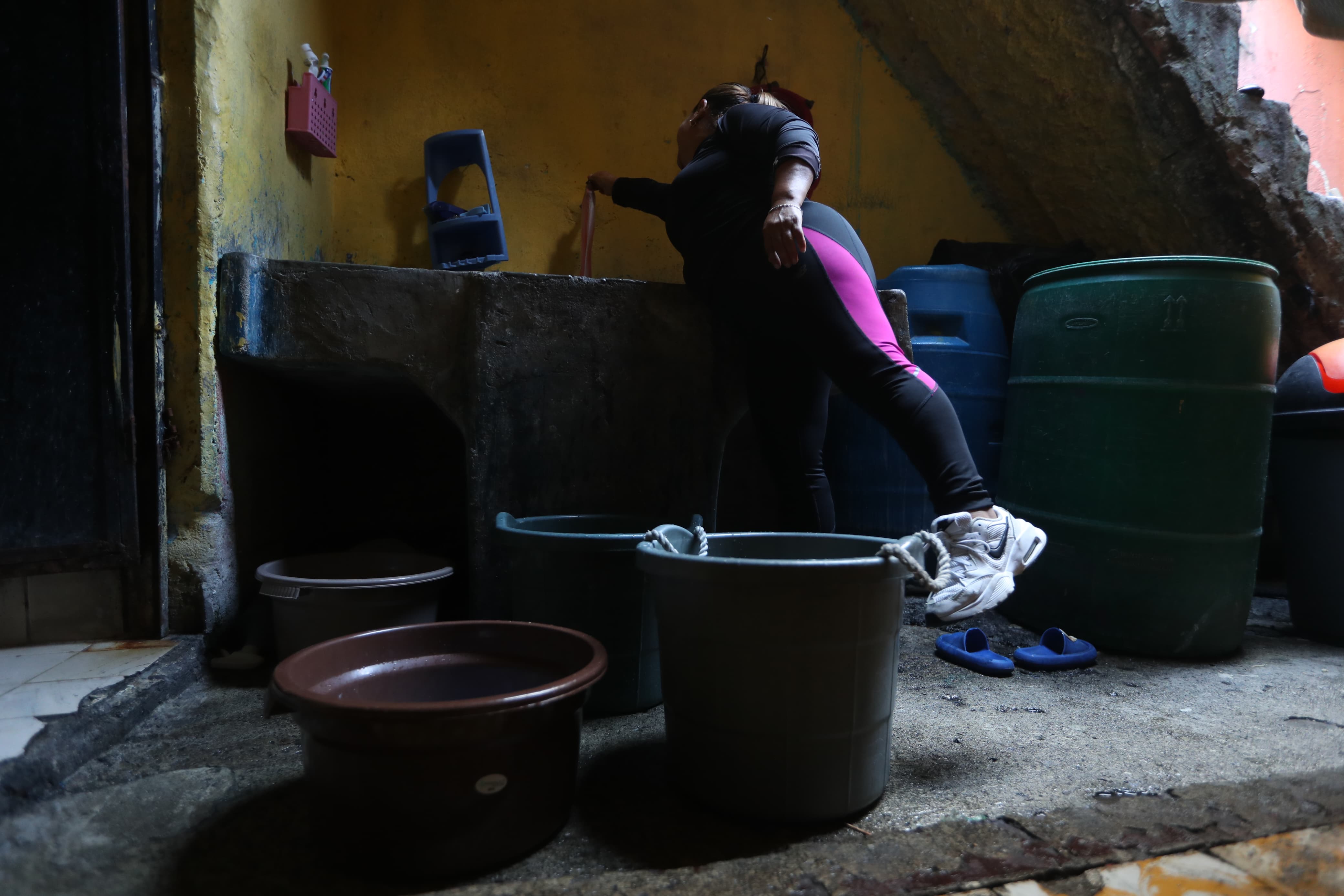 Falta de agua en la capital por toma de la planta El Tersoro, en Chimaltenango, que abastece gran parte de Guatemala, Mixco y Chinautla. (Foto Prensa Libre: Esbin García)