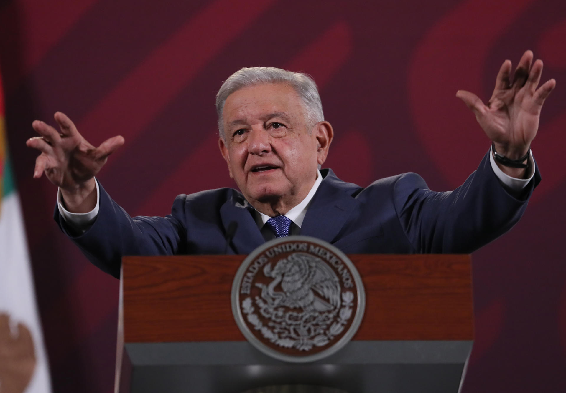 López Obrador dice que es prioridad "poner de pie" a Acapulco tras daños por huracán Otis