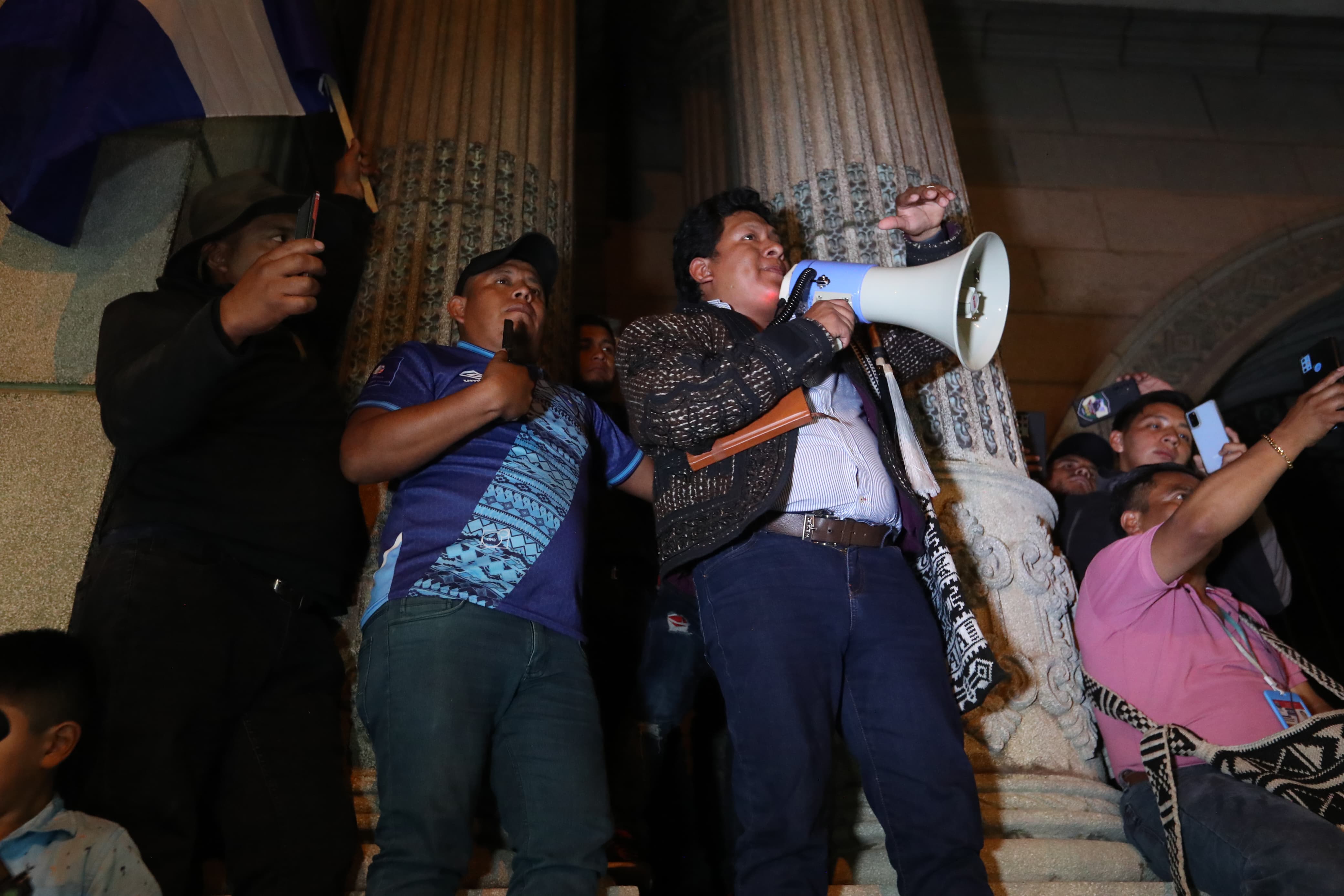 Bloqueos y protestas seguirán por tiempo indefinido, dicen autoridades indígenas luego de reunión con Giammattei