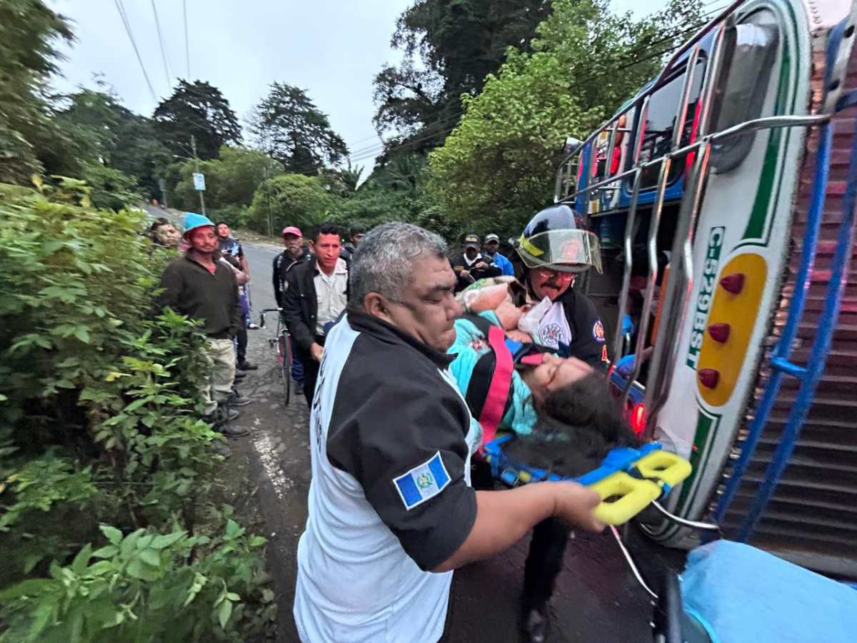 Busazo en San José Pinula: reportan que al menos 12 personas resultaron heridas en accidente
