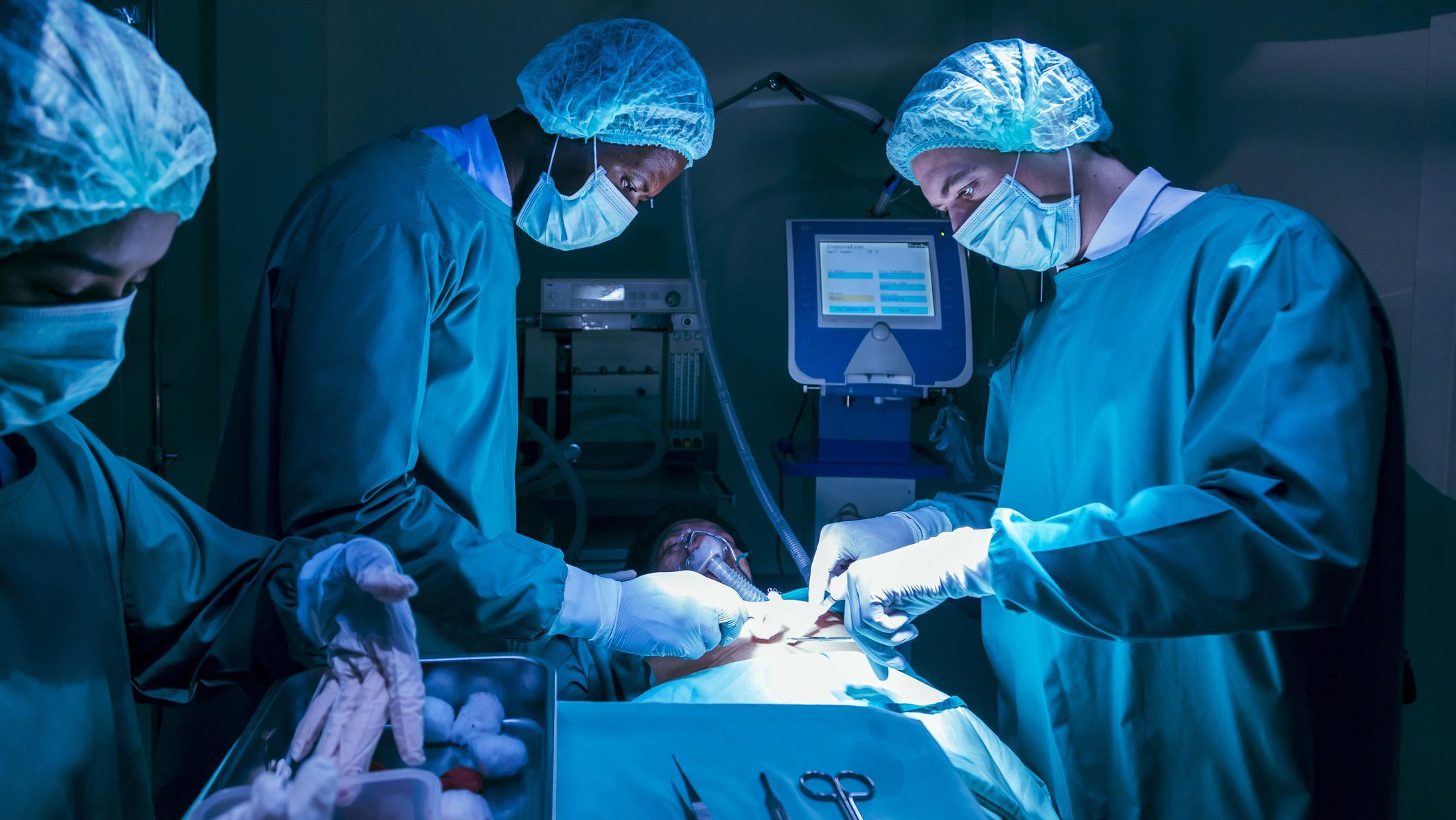 Los equipos médicos tienen unas cuantas horas para poder realizar un trasplante efectivo. 