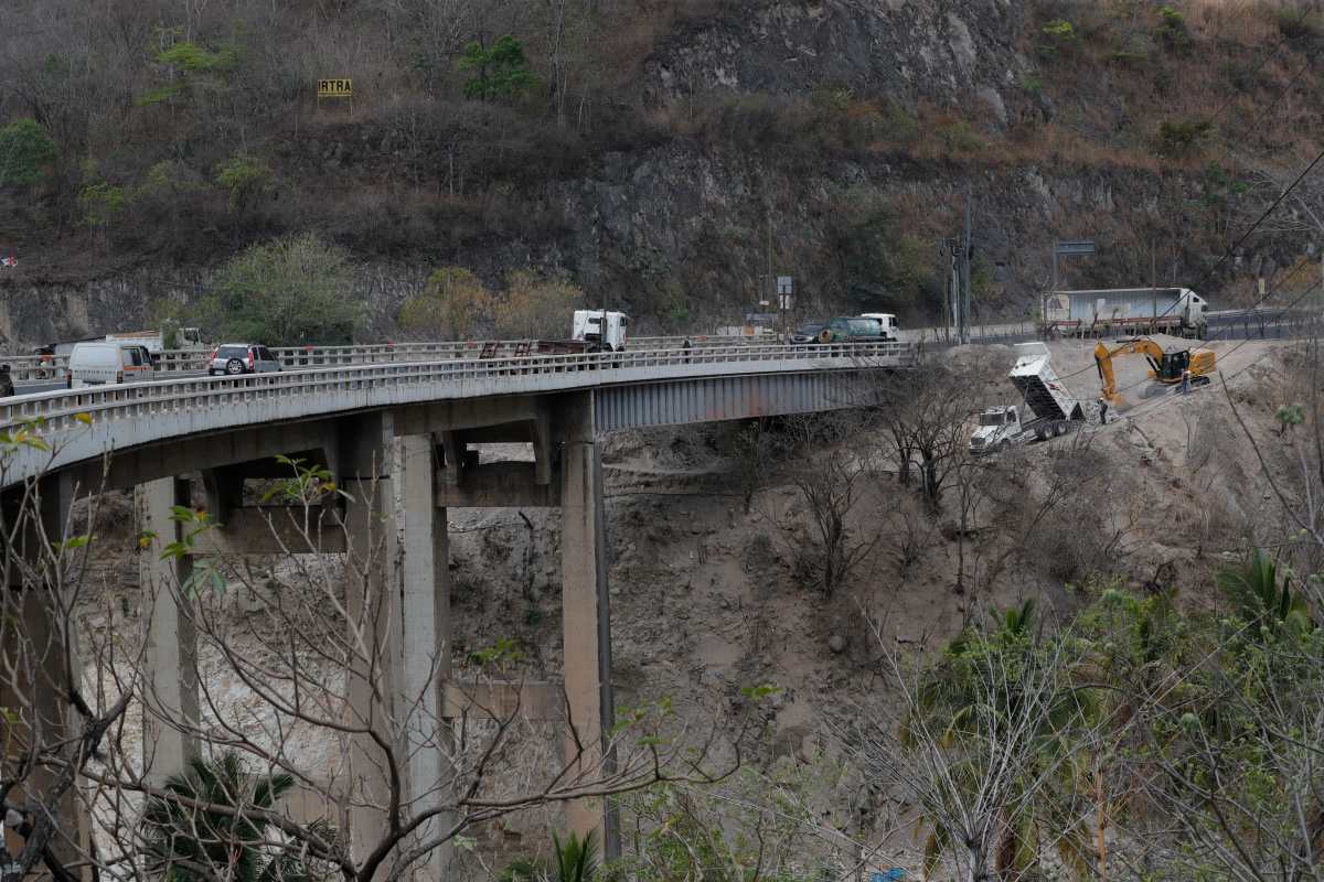 Un puente paralelo al Corozal se incluye dentro del listado geográfico de obras del próximo año. (Foto Prensa Libre: Hemeroteca PL)