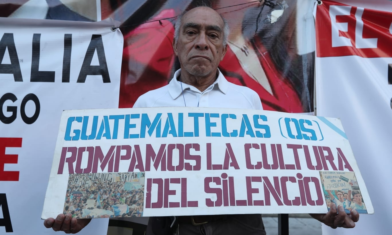 Las protestas en contra de la fiscal general Consuelo Porras continúan en varios puntos del país. (Foto Prensa Libre: María Renée Barrientos) 