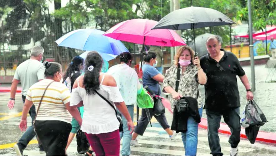 Para el 28 y , 29 de octubre 2023 se esperan lluvias durante la tarde y noche. (Foto Prensa Libre: Erick Ávila).
