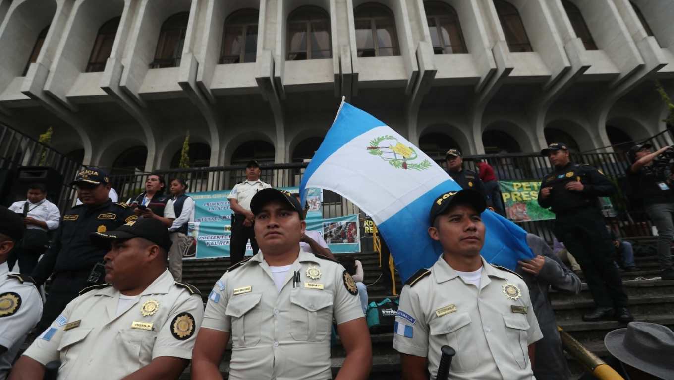 Las acciones legales contra el Movimiento Semilla, del presidente electo Bernardo Arévalo, han desatado protestas y bloqueos, pues sectores las consideran un ataque contra la democracia de Guatemala. (Foto Prensa Libre: Érick Ávila)