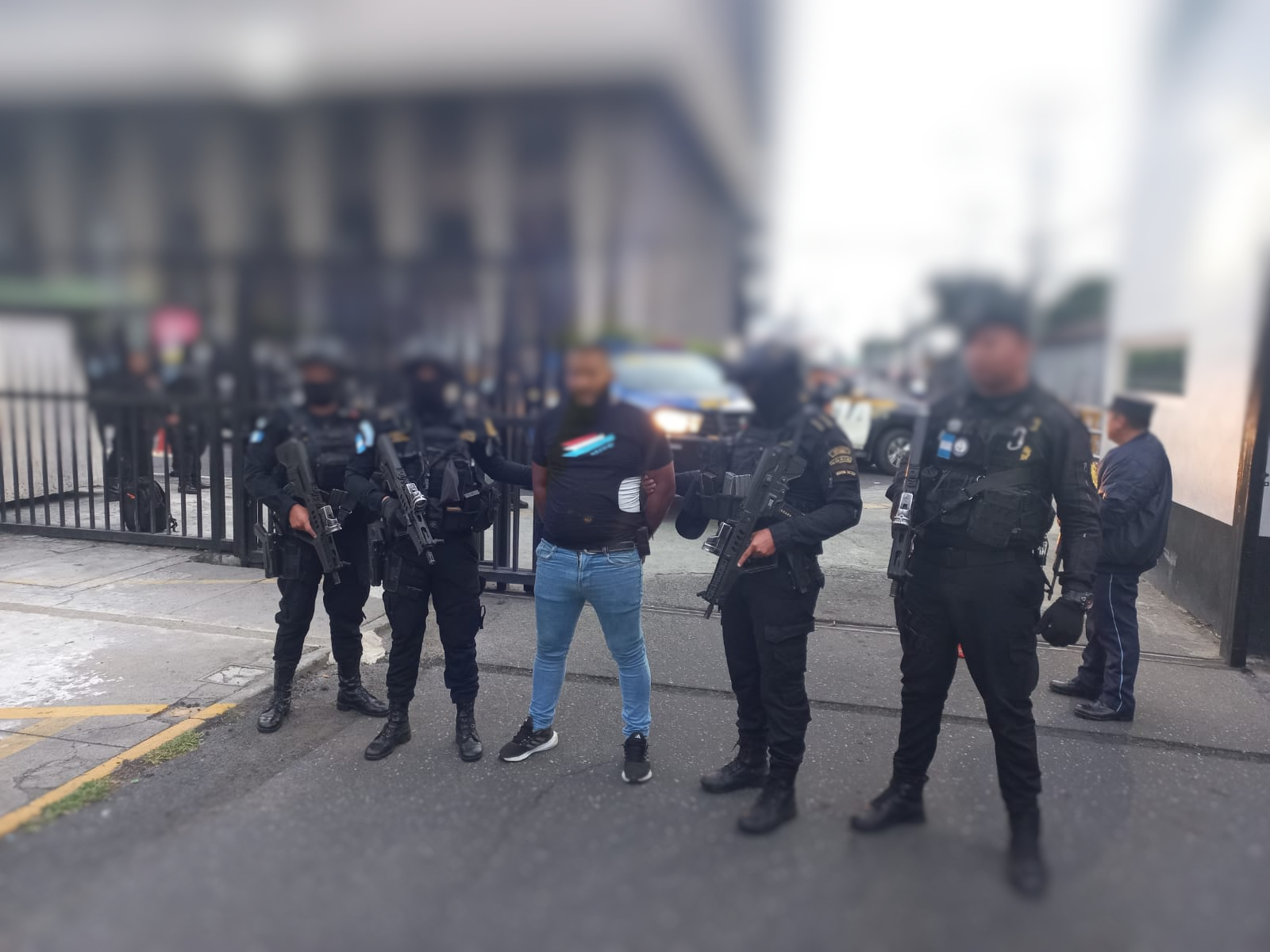 Mario Alexander Ramírez Cabrera de 31 años, alias el Negro”, fue arrestado el 27 de octubre pasado. Lo acusan de sicariato y ser parte del grupo los "ángeles justicieros". (Foto Prensa Libre: Mingob).  