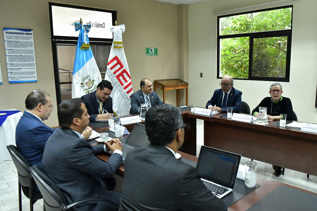 Reunión de transición entre equipo del Ministerio de Energía y Minas y representantes del gobierno entrante. (Foto Prensa Libre: Gobierno de Guatemala)