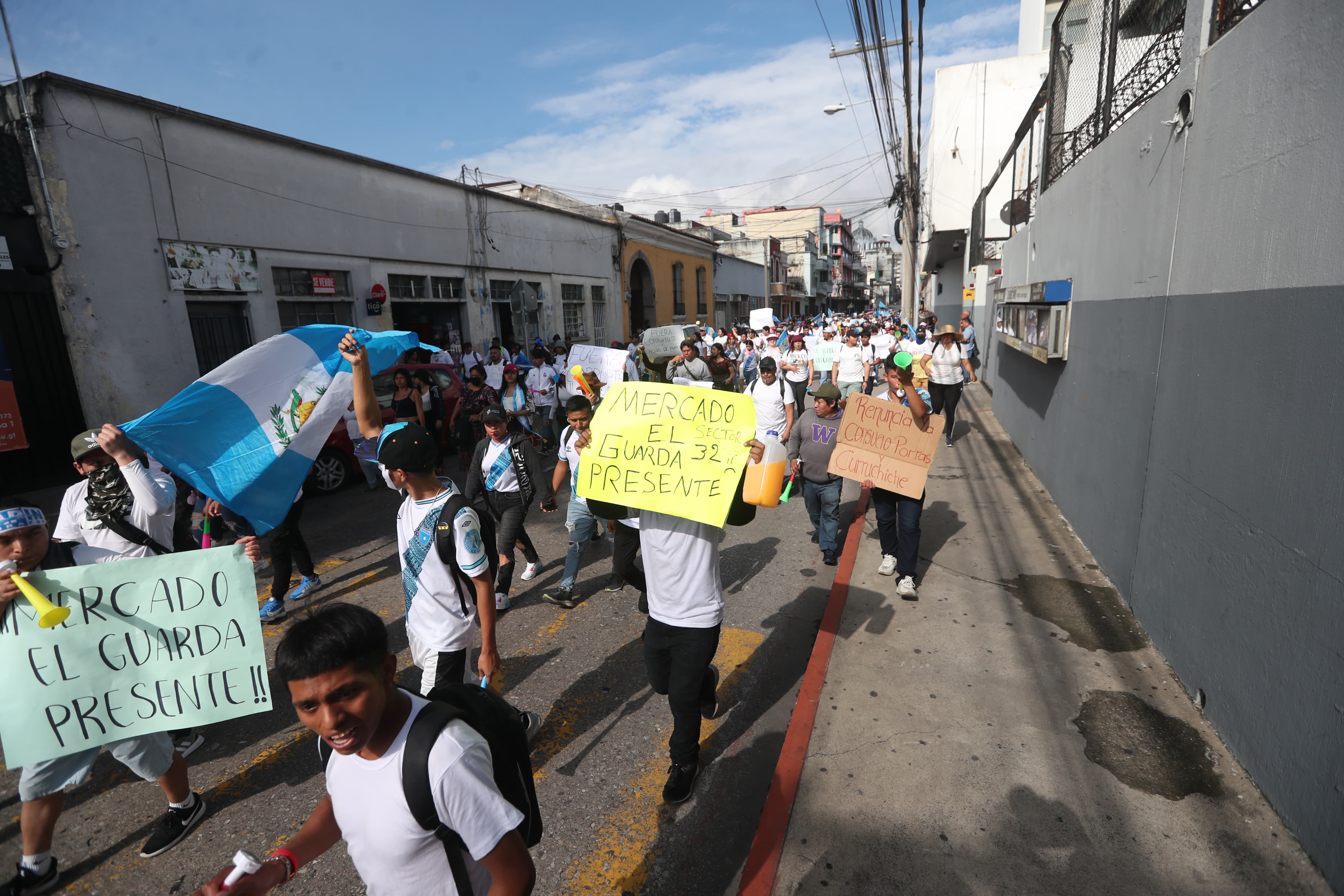 Mercados se unen a la manifestación'