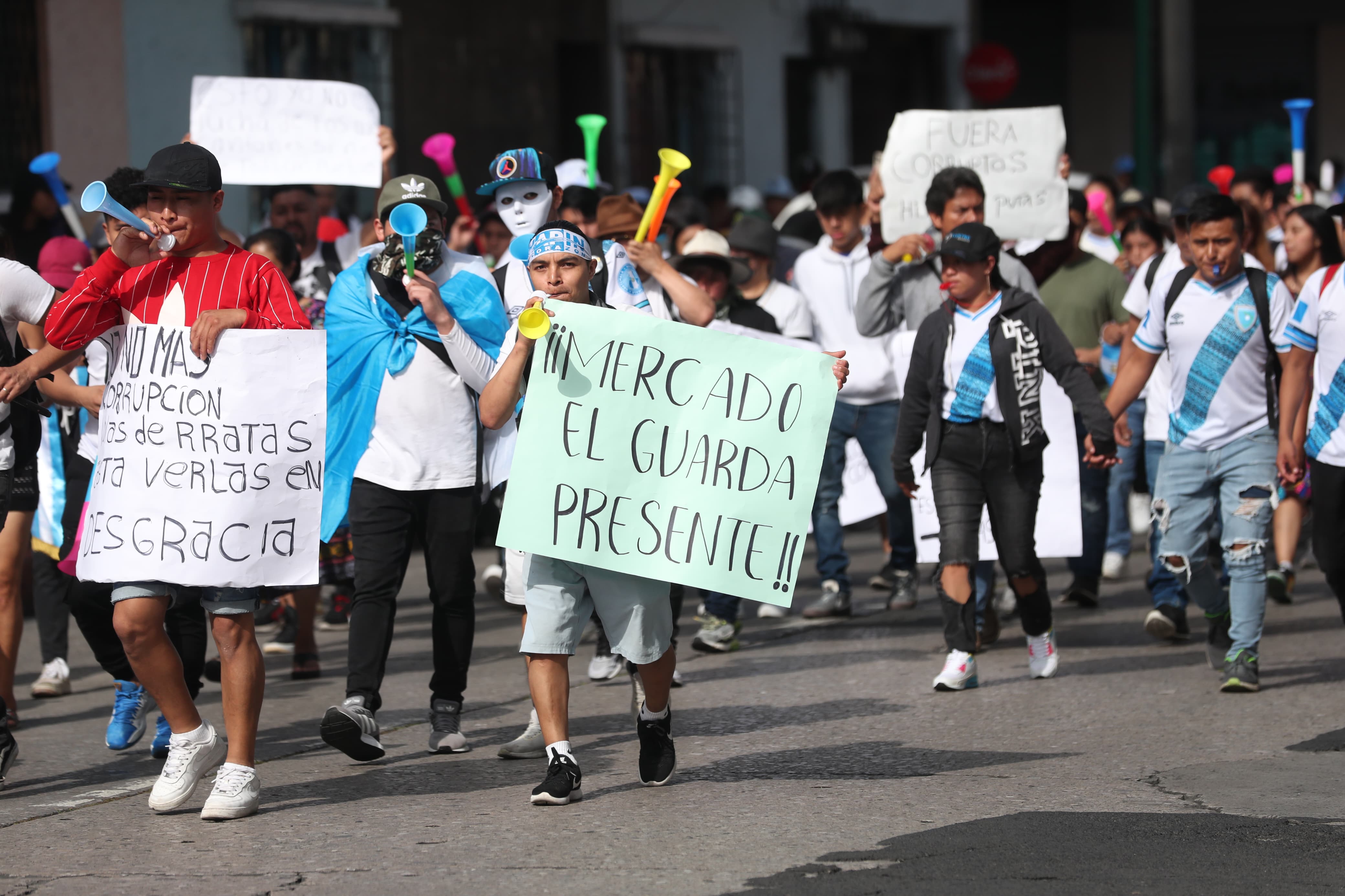 Mercados se unen a la manifestación'