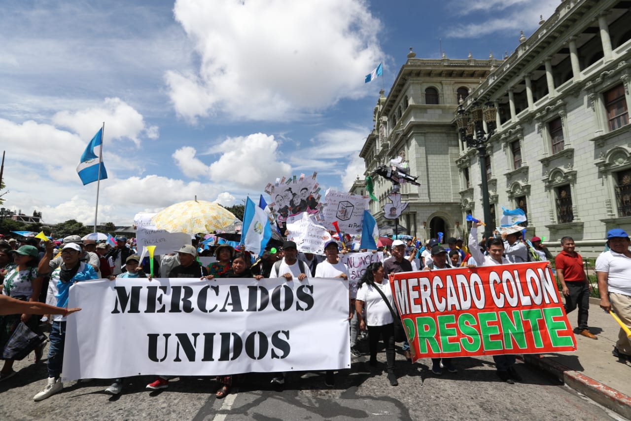 Mercados se unen a la manifestación'