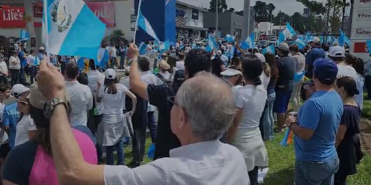 Un grupo de personas se concentró en el km 14.5 de carretera a El Salvador para demandar que no haya bloqueo de carreteras. (Foto Tomada de Video)