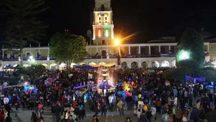 Plaza central de Huehuetenango, donde se efectÃºa la tradiciÃ³n musical Serenata. (Foto Prensa Libre: Mike Castillo)