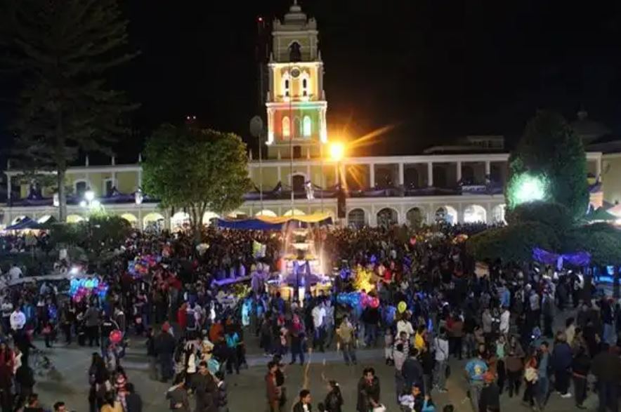 Plaza central de Huehuetenango, donde se efectúa la tradición musical Serenata. (Foto Prensa Libre: Mike Castillo)
