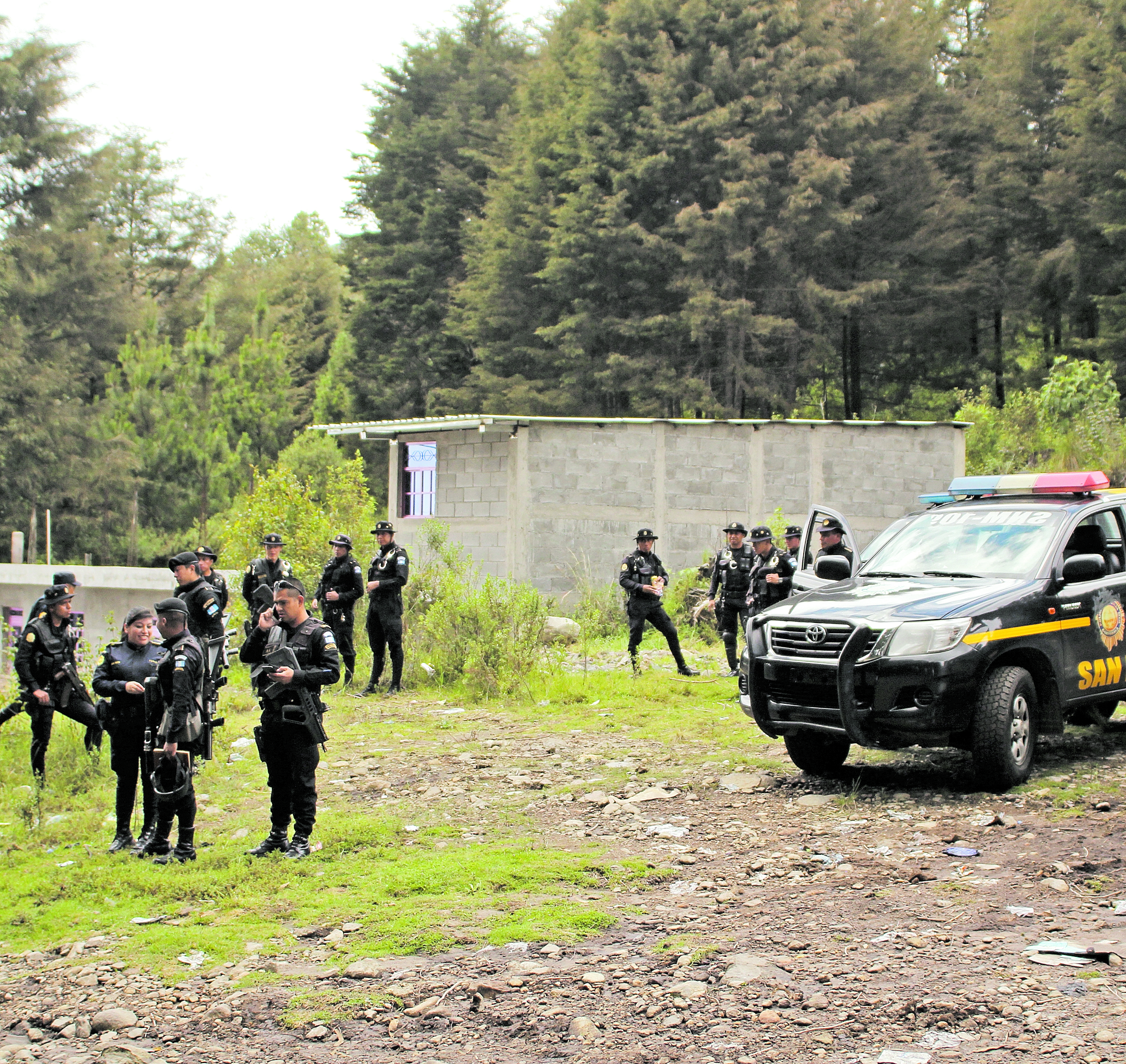 La PNC no ha podido liberar a los trabajadores del MP que permanecen secuestrados en un aldea de Tajumulco, San Marcos, (Foto: Prensa Libre)
