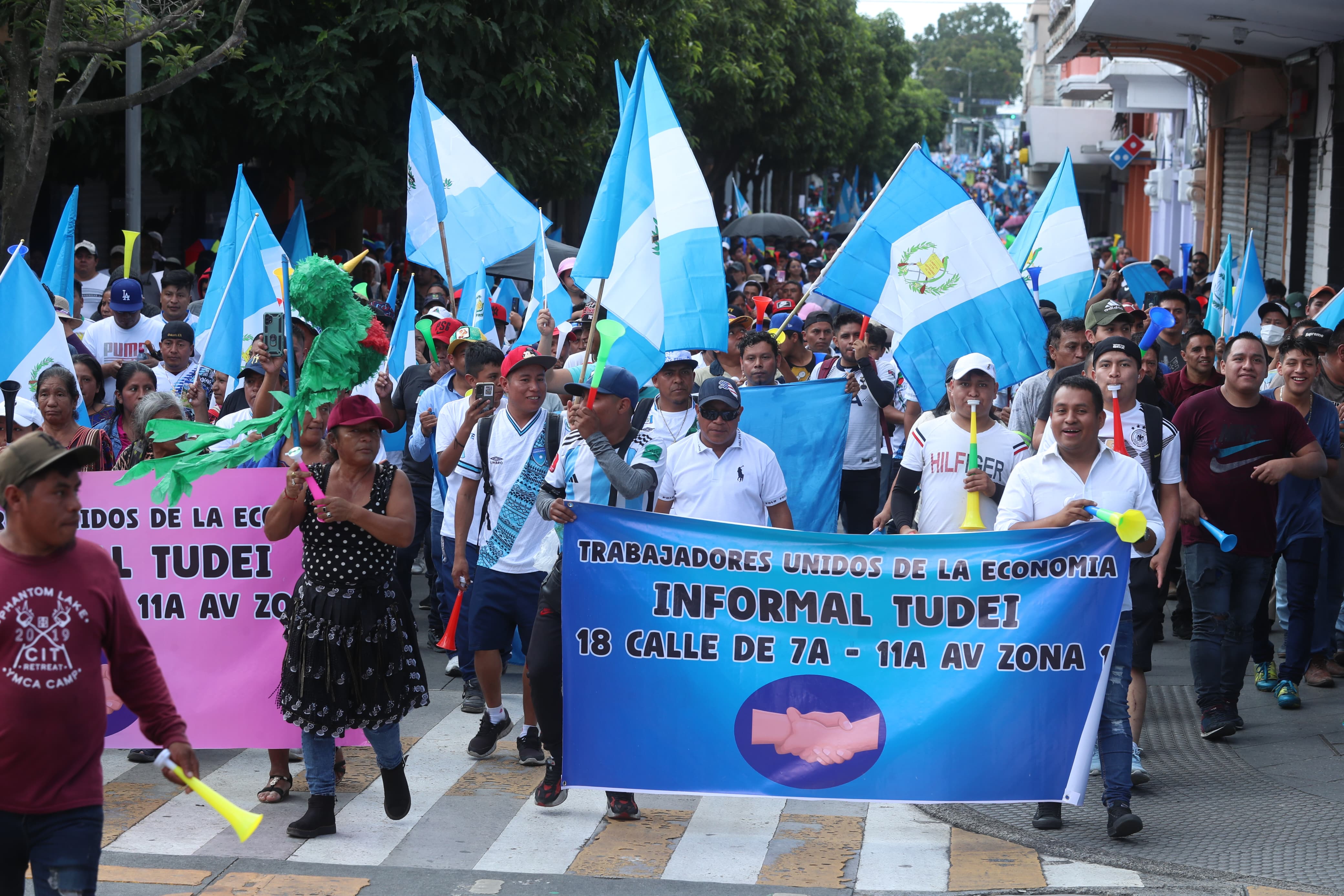 Mercados se unen a la manifestación'