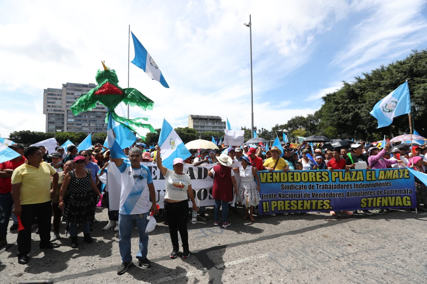 Mercados se unen a la manifestación'