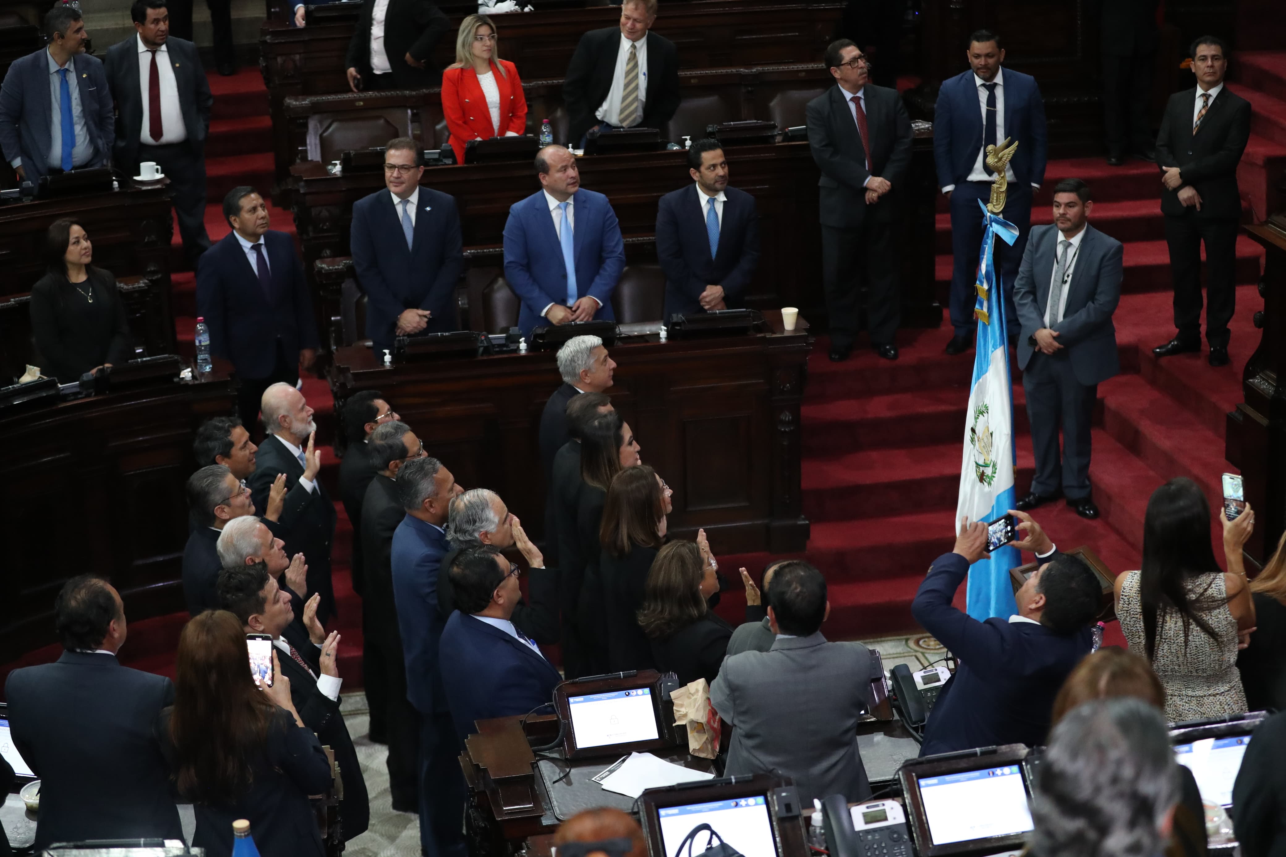 Diputados juramentan a los nuevos magistrados de la CSJ en el Congreso de la República. (Foto Prensa Libre: Carlos Hernández Ovalle)