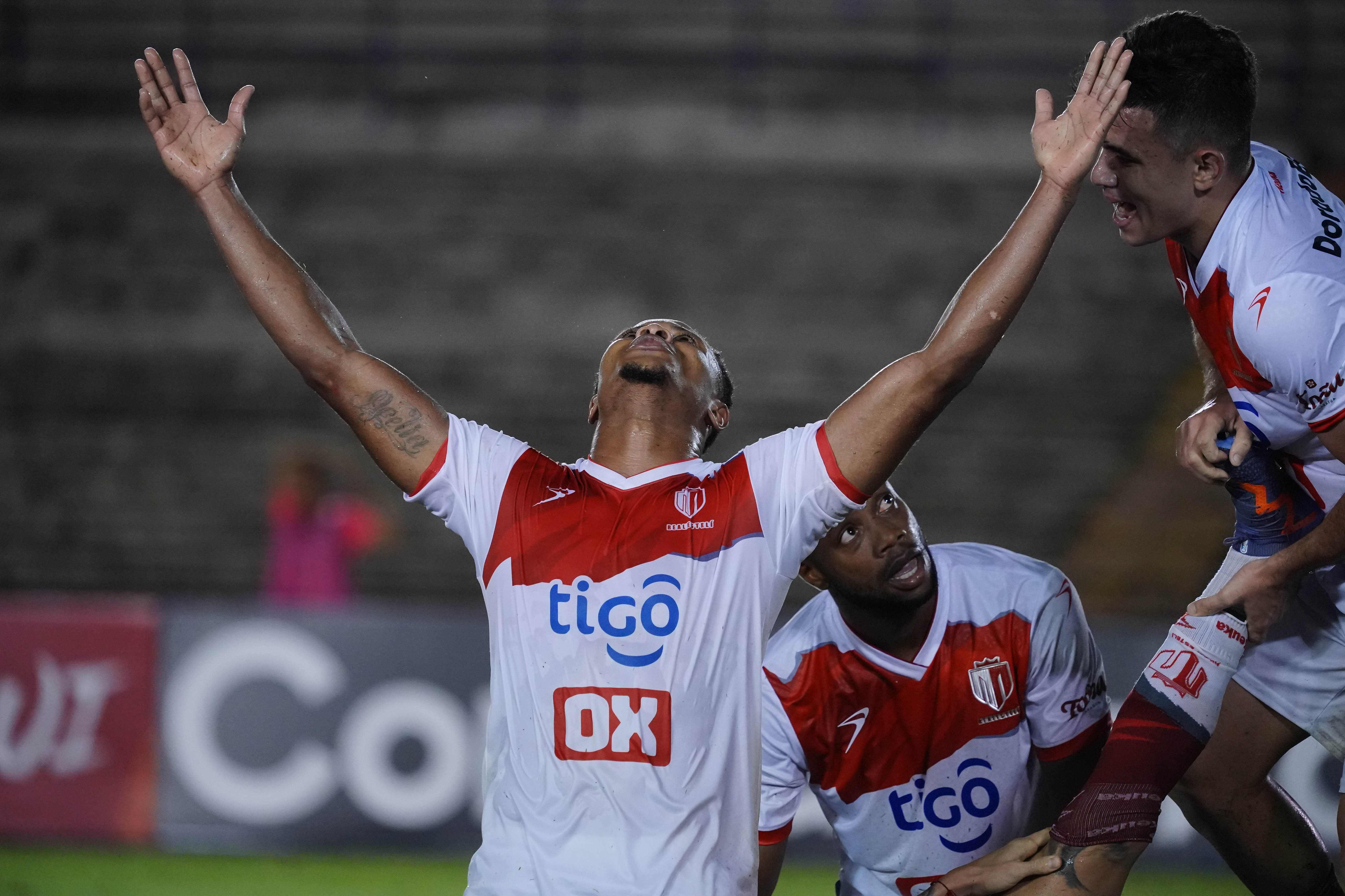 Bonilla Micolta del Real Estelí FC de Nicaragua celebra su gol contra el CA Independiente (CAI). Foto Prensa Libre (EFE)