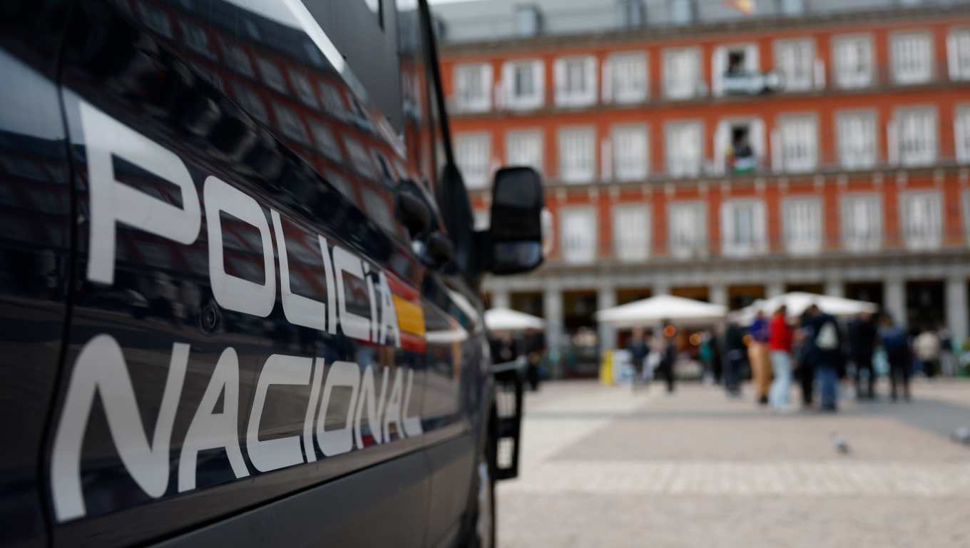 Vista general de un dispositivo de seguridad en el centro de Madrid.