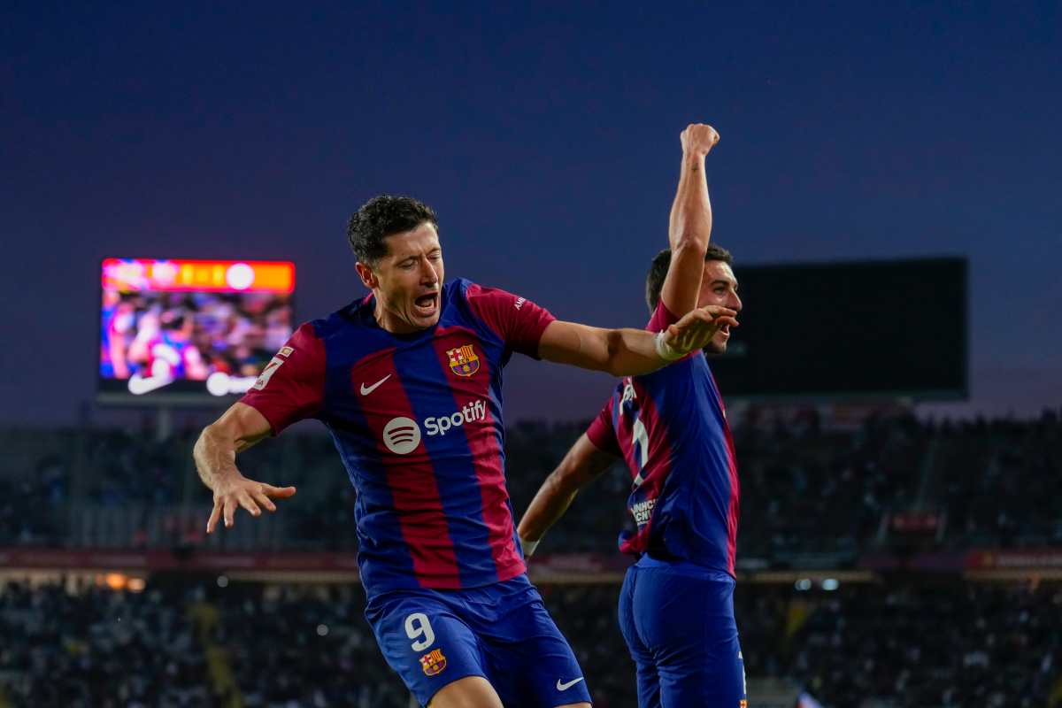 VIDEO | Barcelona se impone con apuros 2-1 al Alavés gracia a un doblete de Lewandowski
