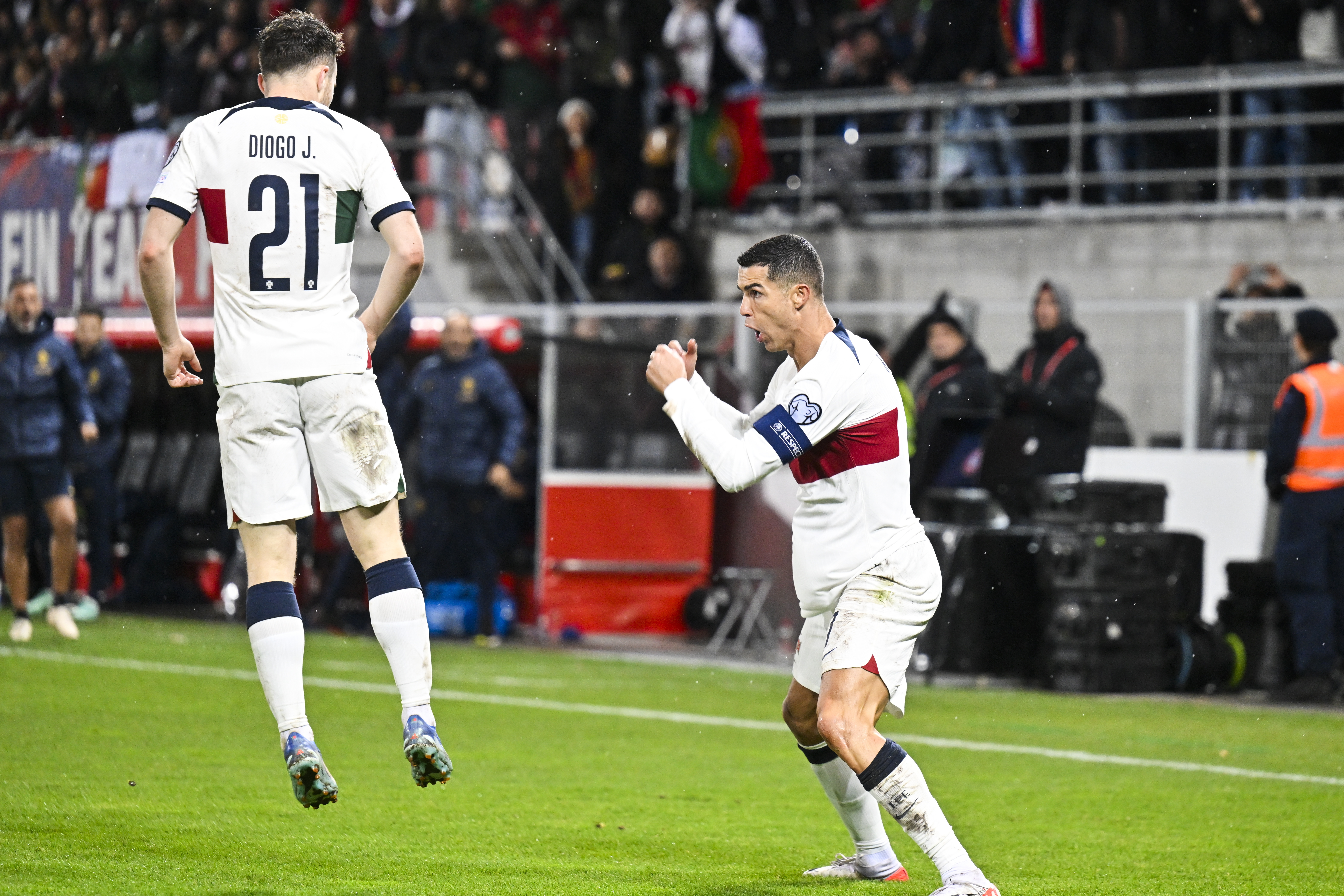 Cristiano Ronaldo celebra la anotación del gol.