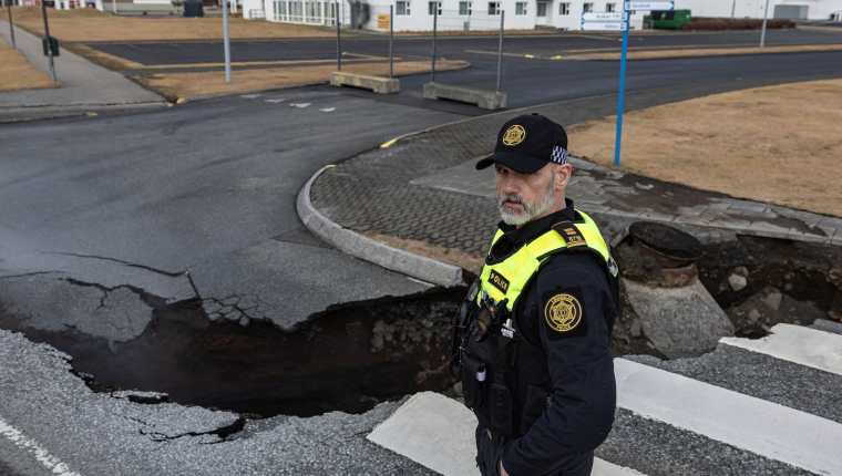 El riesgo de erupción volcánica en Islandia sigue siendo alto. (REUTERS)