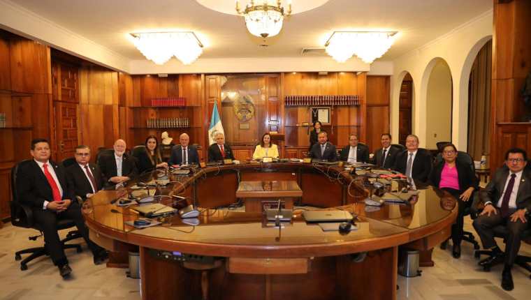 El pleno de magistrados de la CSJ que asumió sus cargos este viernes 17 de noviembre de 2023. (Foto Prensa Libre: Cortesía OJ)