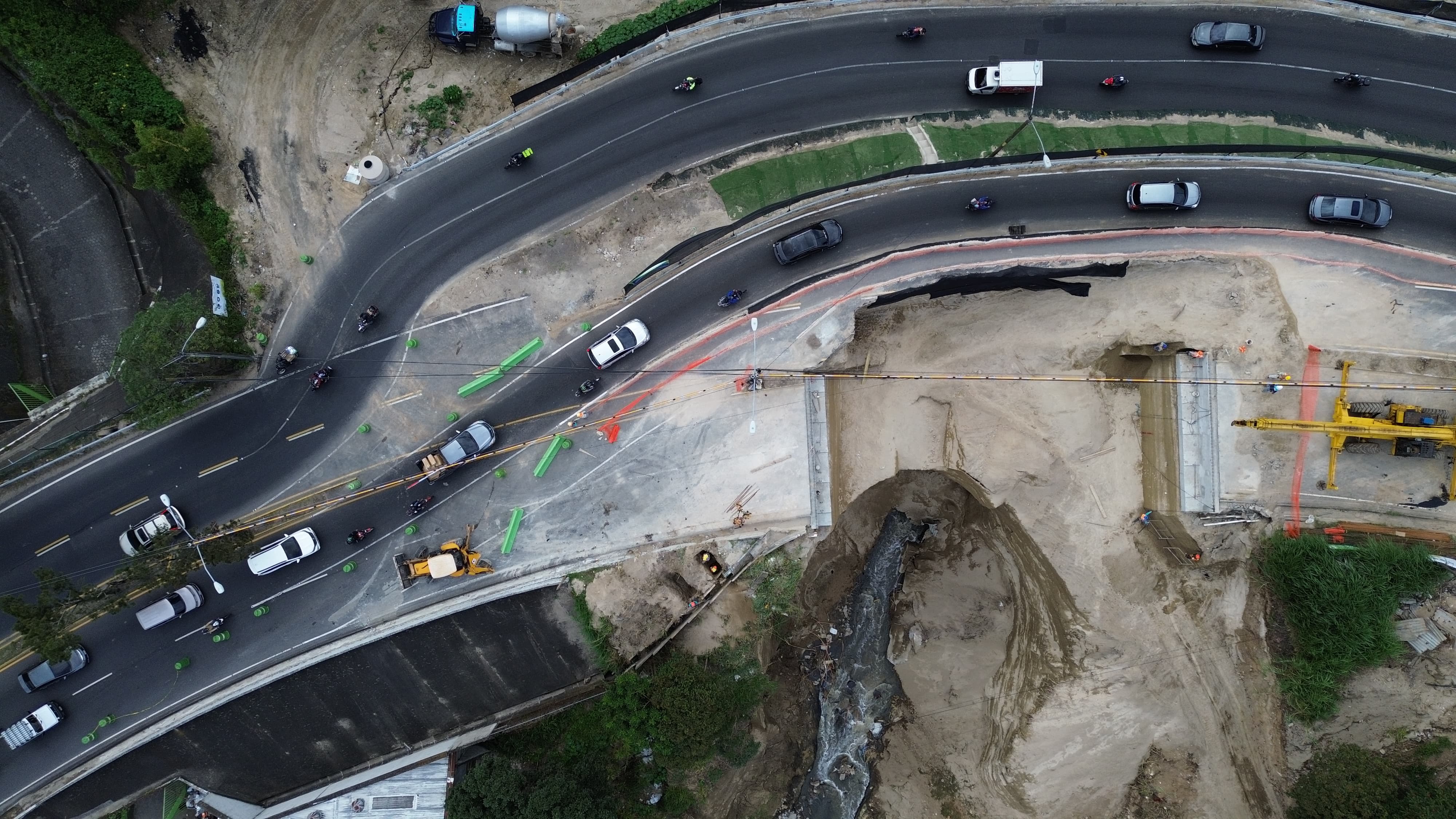 Socavón en bulevar Lourdes: Así avanza en la construcción de los puentes en zona 5