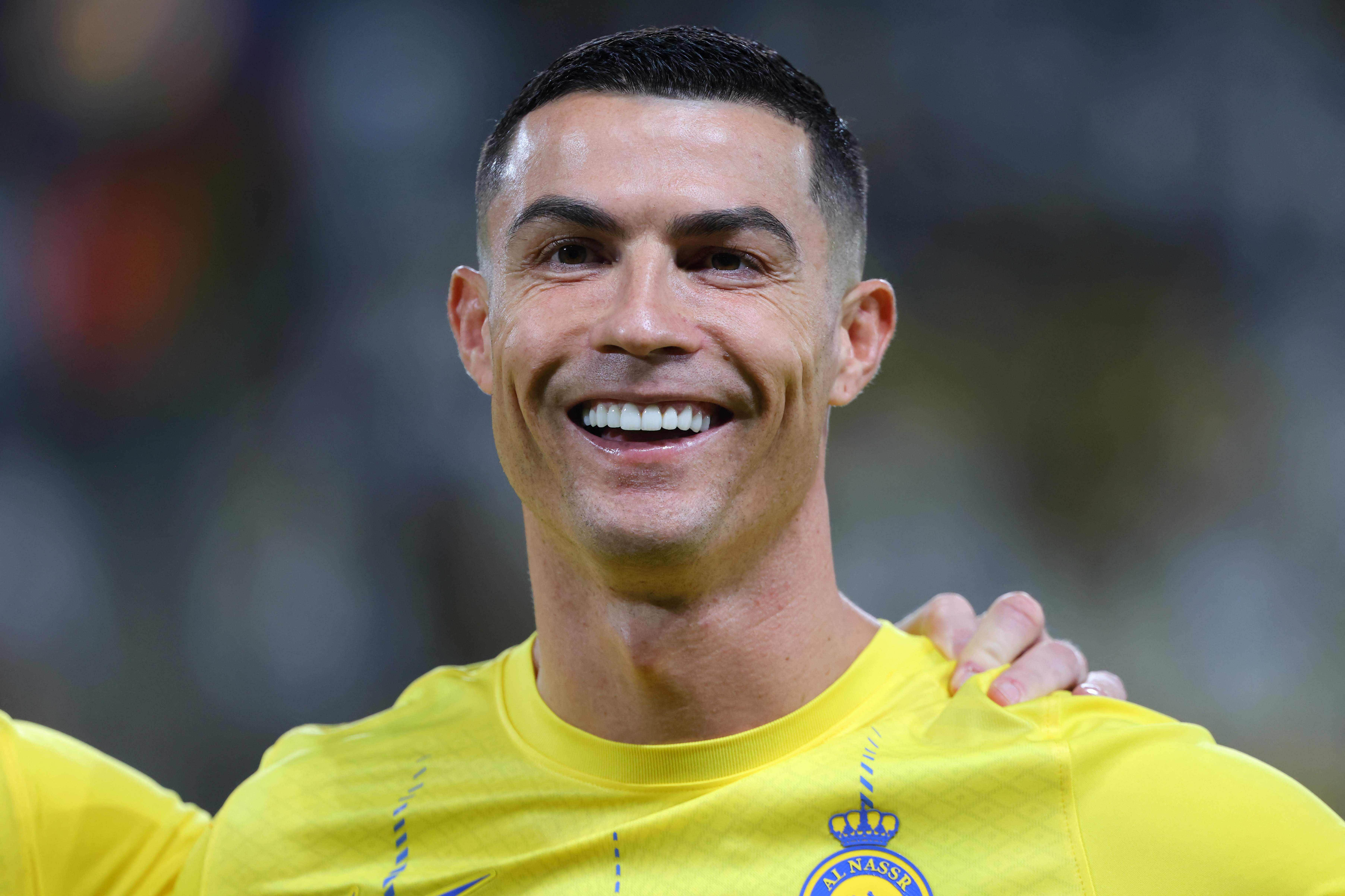 Ronaldo sonríe en un partido con el Al Nassr.