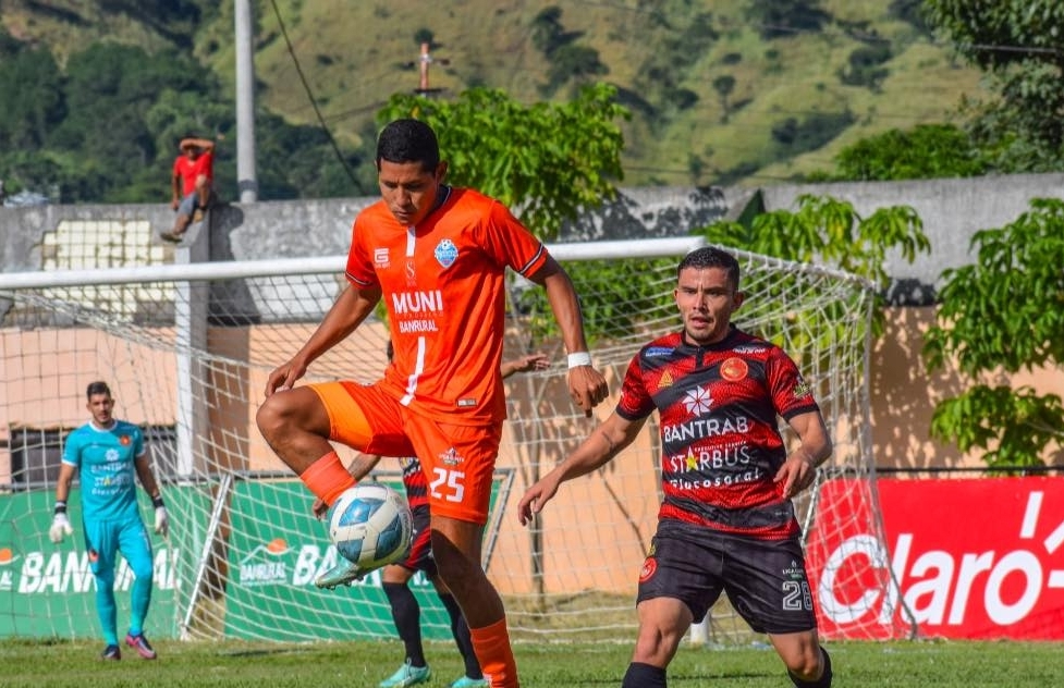 Deportivo Achuapa líder