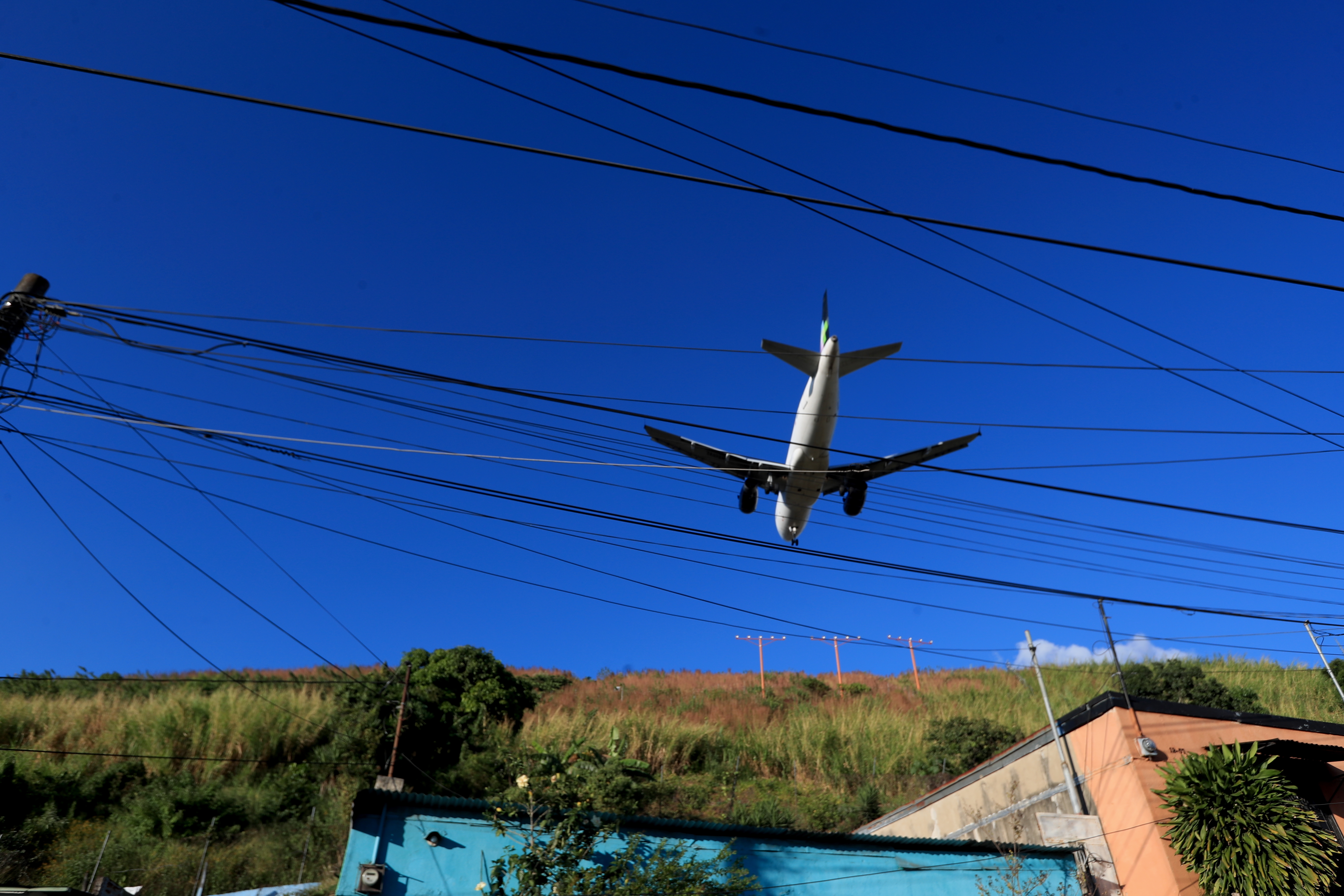 La DGAC informó este miércoles sobre una aeronave que tuvo que aterrizar de emergencia en el Aeropuerto Internacional La Aurora debido a que presentó problemas de despresurización. (Foto Prensa Libre: Hemeroteca PL)