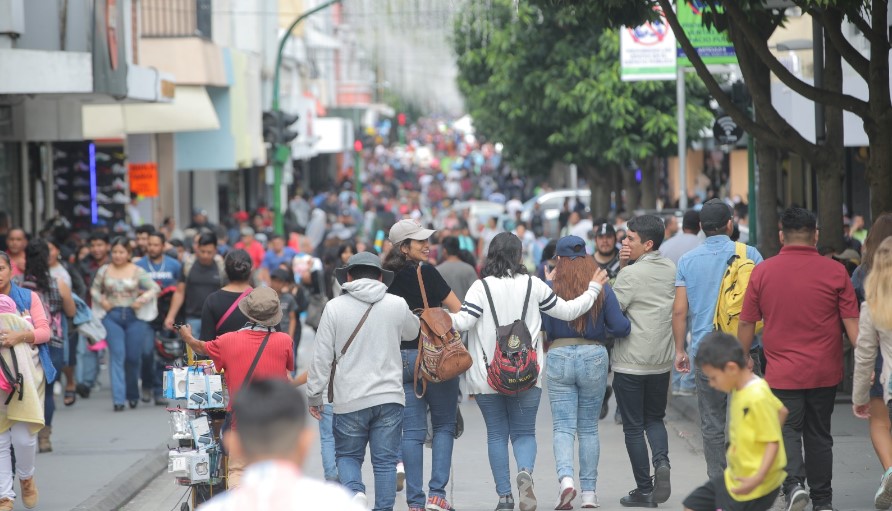 El Paseo de la Sexta, en la zona 1 capitalina, es de los más visitados. (Foto Prensa Libre: Byron Baiza)