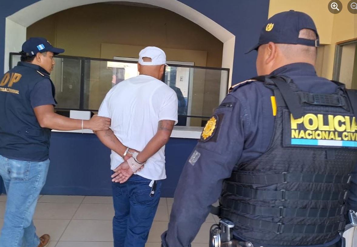 Carlos “N”, de 43 años, presunto pandillero salvadoreño fue capturado en Monjas, Jalapa. (Foto Prensa Libre: PNC) 