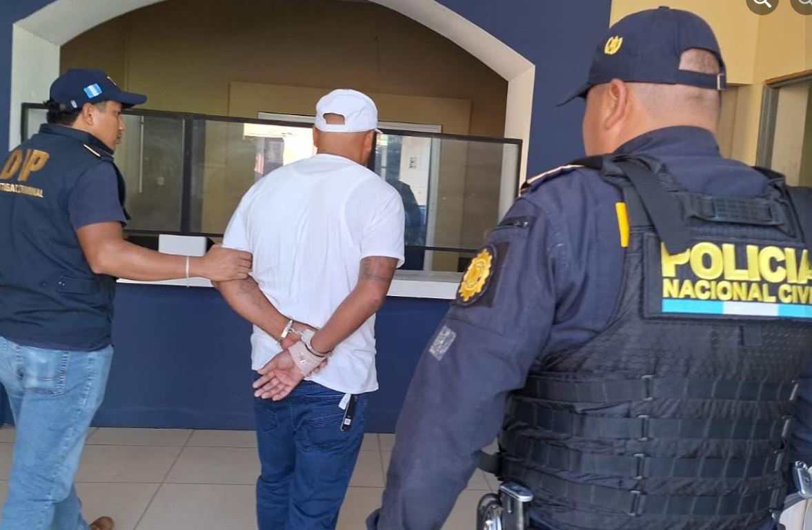 Carlos “N”, de 43 años, presunto pandillero salvadoreño fue capturado en Monjas, Jalapa. (Foto Prensa Libre: PNC) 