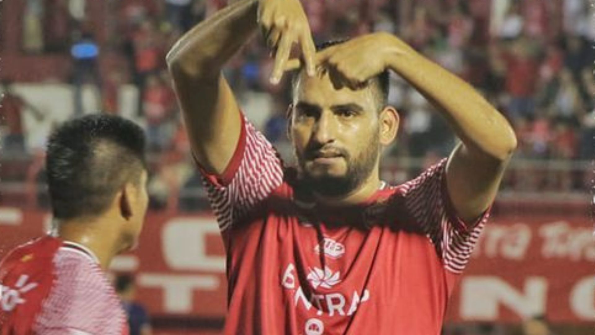 El jugador de Malacateco, Luis Túnchez, festeja su segunda anotación a Achuapa en el estadio Santa Lucía. (Foto Prensa Libre: Deportivo Malacateco - Facebook)