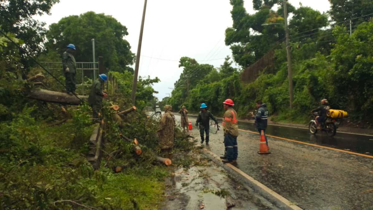 Autoridades salvadoreñas están en alerta por el paso de la tormenta Pilar. (Foto Prensa Libre: Protección Civil de El Salvador)