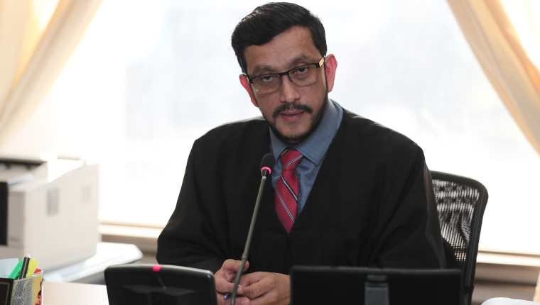 Caso Toma de la Usac: Quién es el juez Víctor Manuel Cruz, que ordenó la captura de más de 20 personas este jueves
