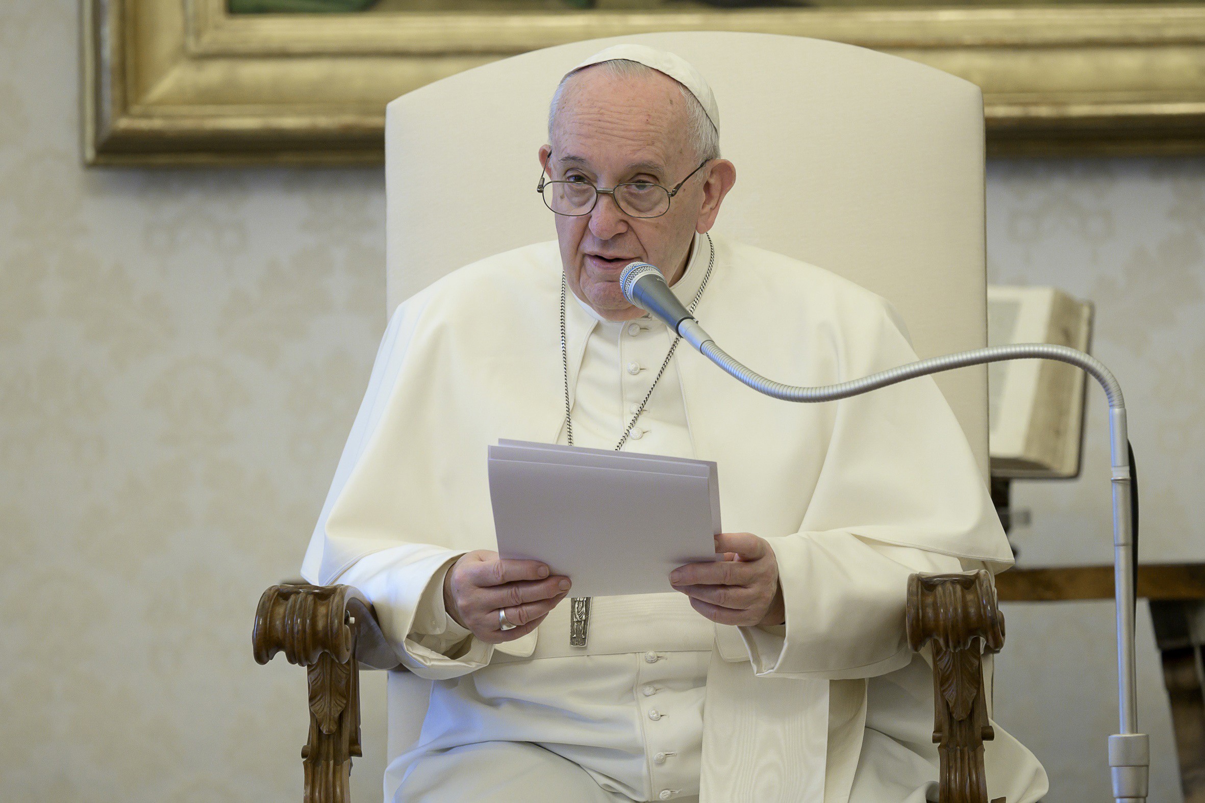 Papa Francisco padece "una inflamación pulmonar", reza el Ángelus desde su residencia y pide: "no dejéis de rezar por mí"