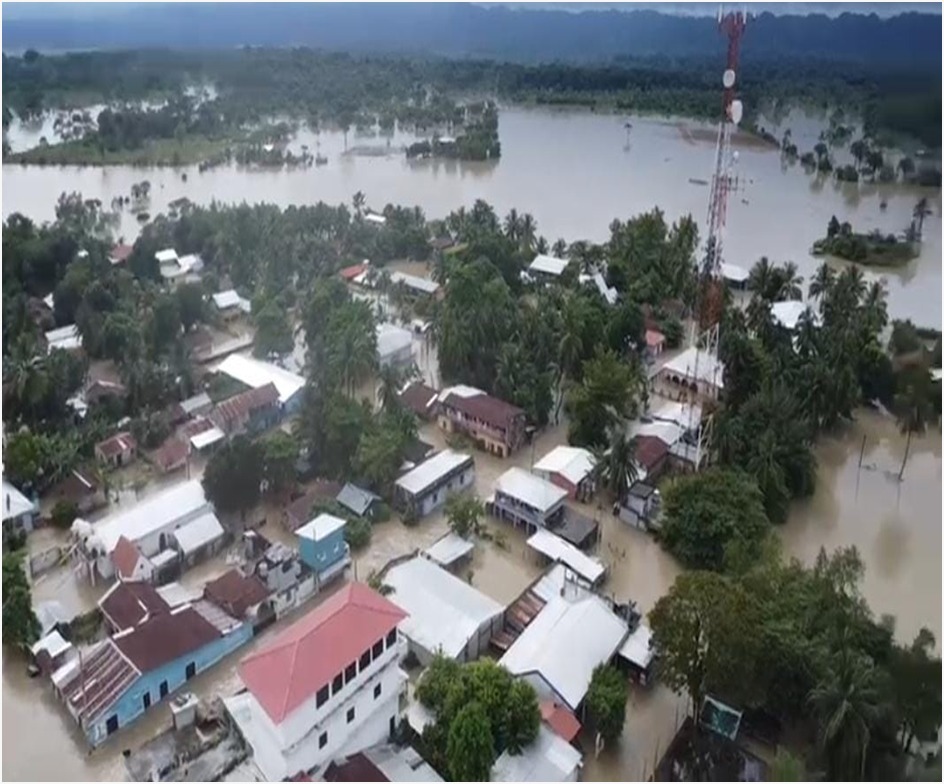 Debido a la fuerte lluvia se reporta inundación de viviendas ubicadas en aldea Playitas, Chisec, Alta Verapaz. (Foto Prensa Libre: Conred).