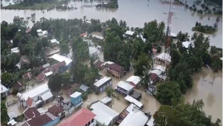 Debido a la fuerte lluvia se reporta inundaciÃ³n de viviendas ubicadas en aldea Playitas, Chisec, Alta Verapaz. (Foto Prensa Libre: Conred).