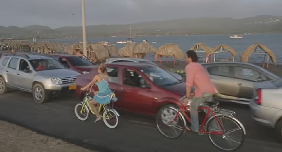 La canción "La Bicicleta" fue lanzada en 2016. (Foto Prensa Libre: tomada del video de Youtube)
